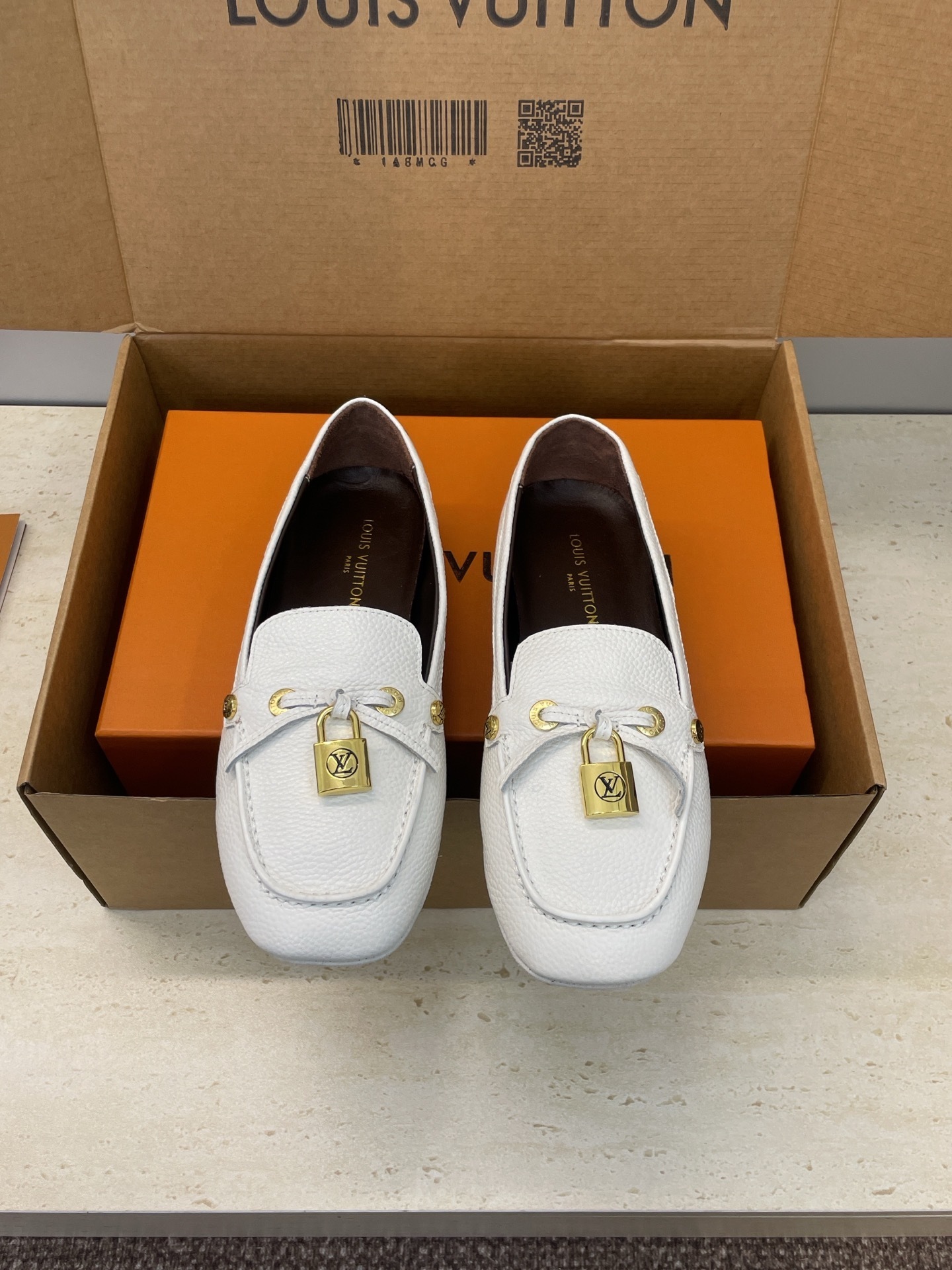Louis Vuitton White Grained Leather Gloria Flat Loafers