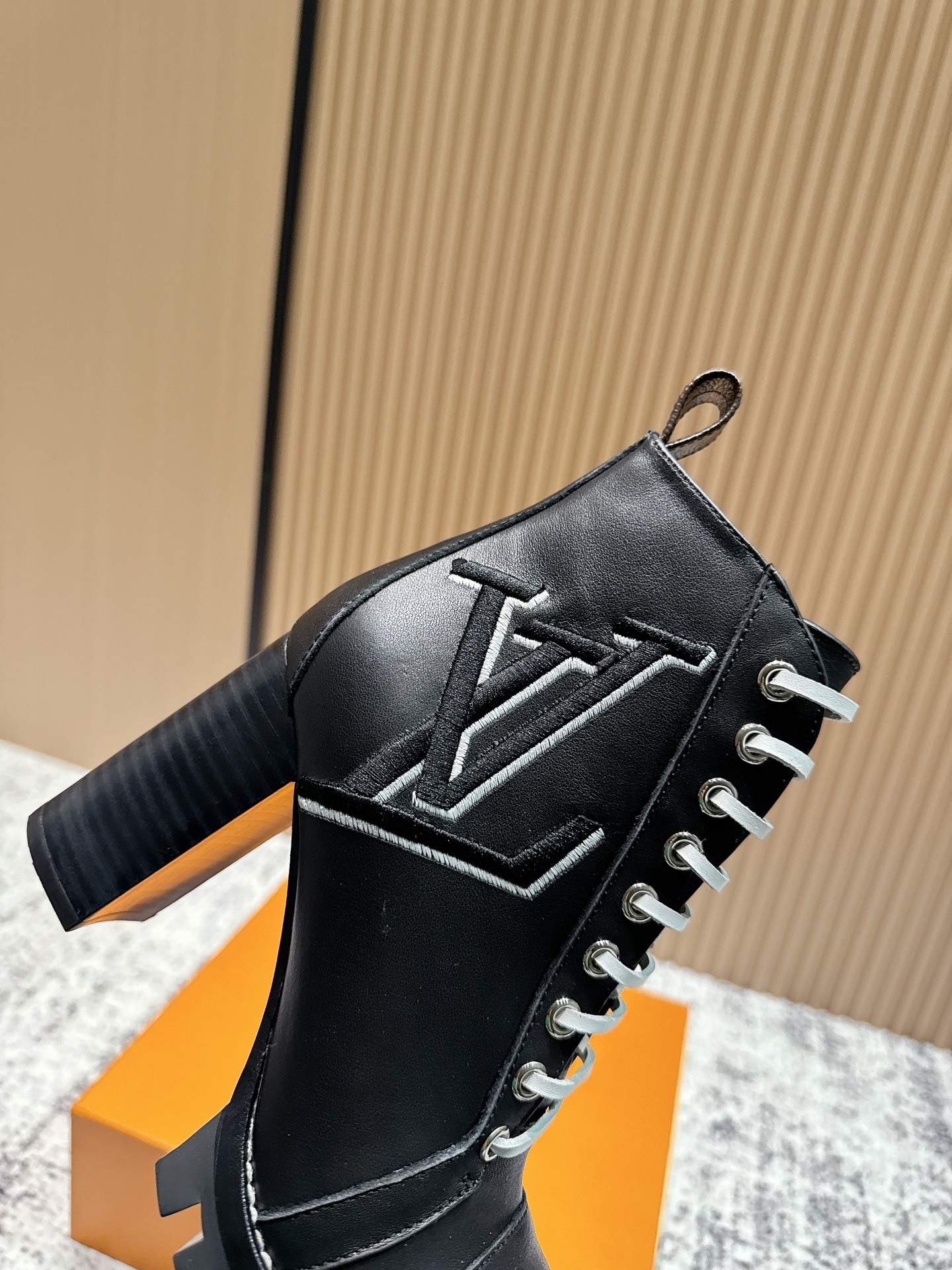 Luxury Women's Black Leather Star Trail Ankle Boots White Laces