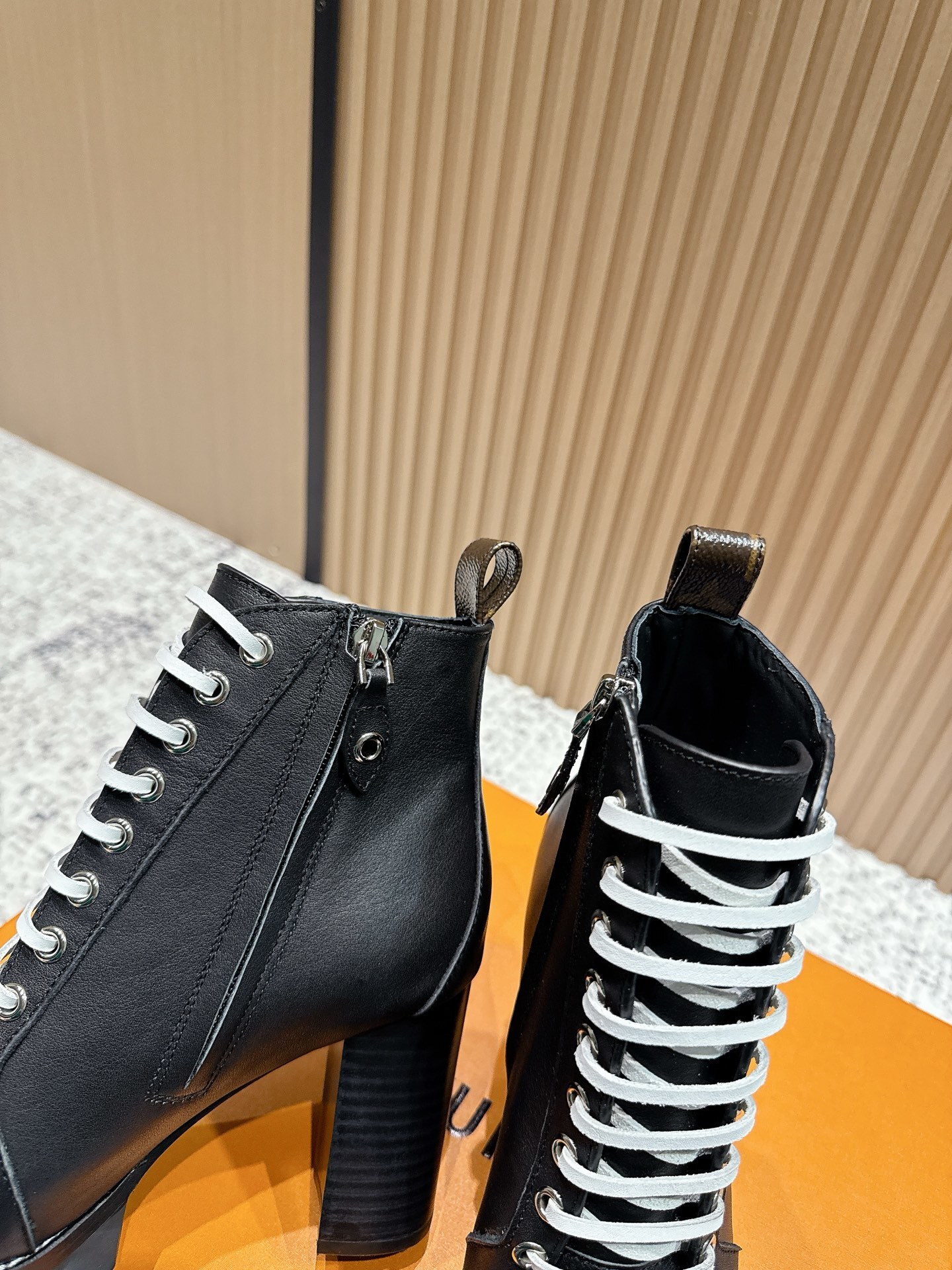 Luxury Women's Black Leather Star Trail Ankle Boots White Laces