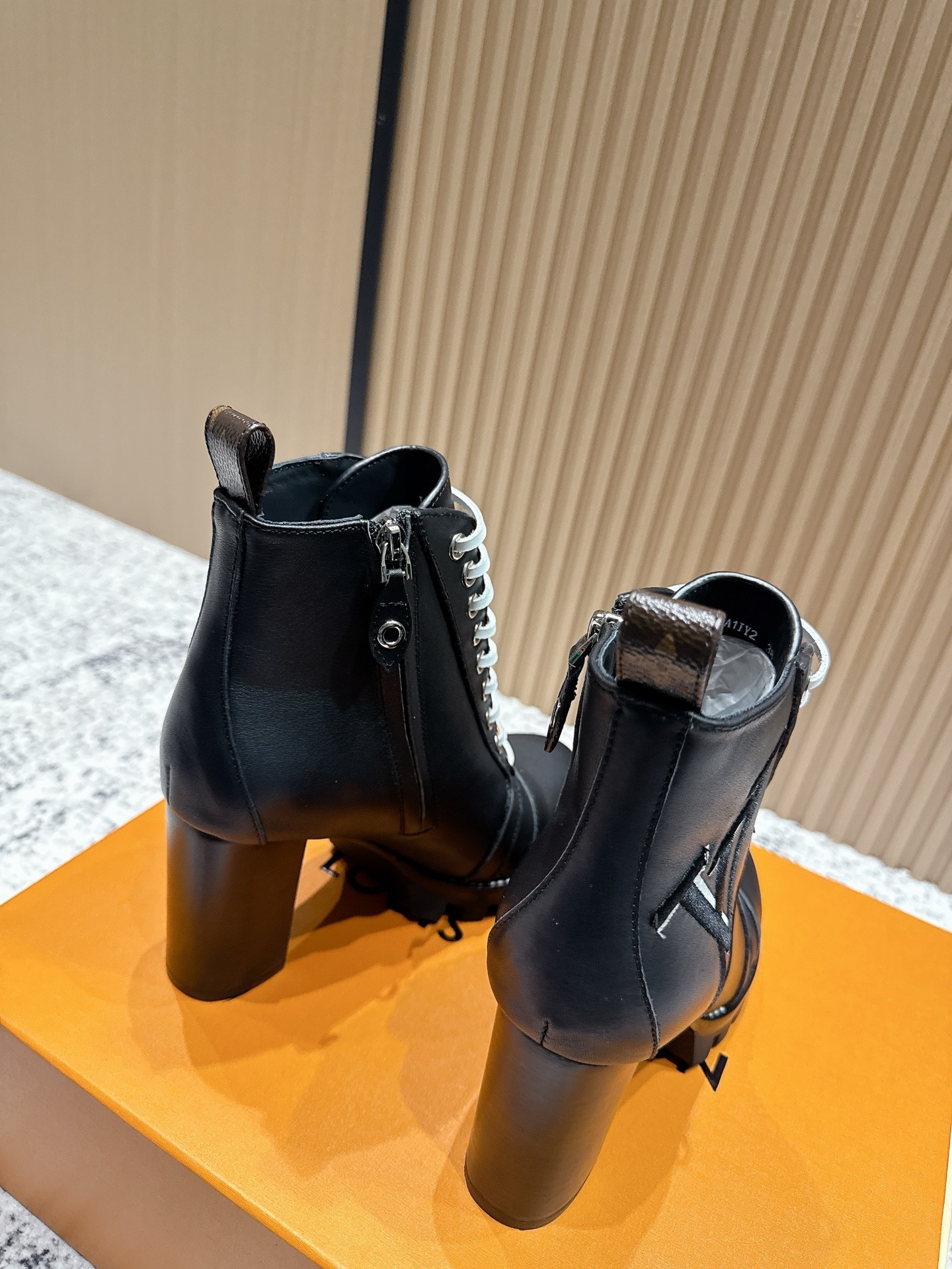 Luxury Women's Black Leather Star Trail Ankle Boots White Laces