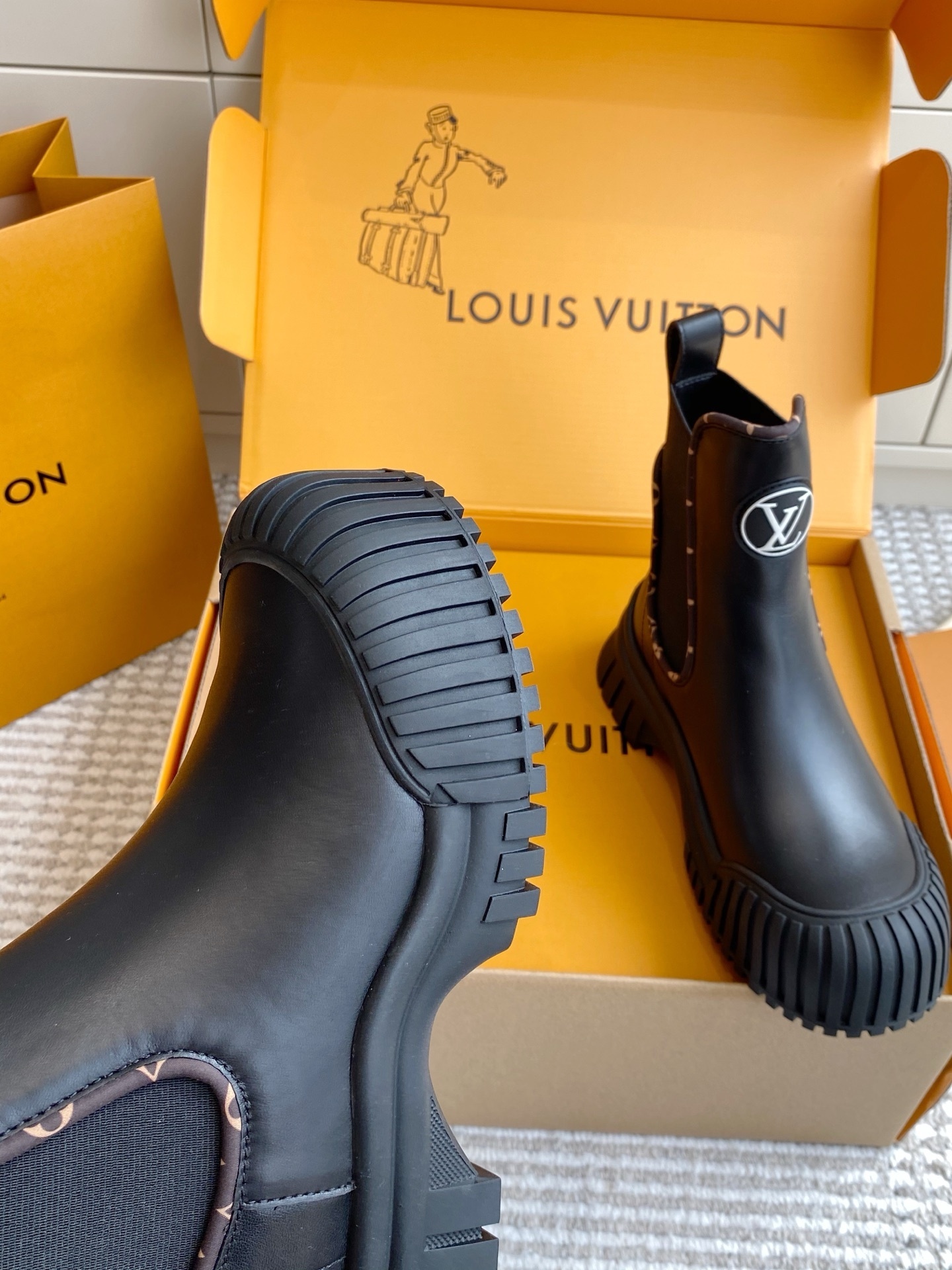 Louis Vuitton Territory Flat Ranger Black Rubber Rain Boots