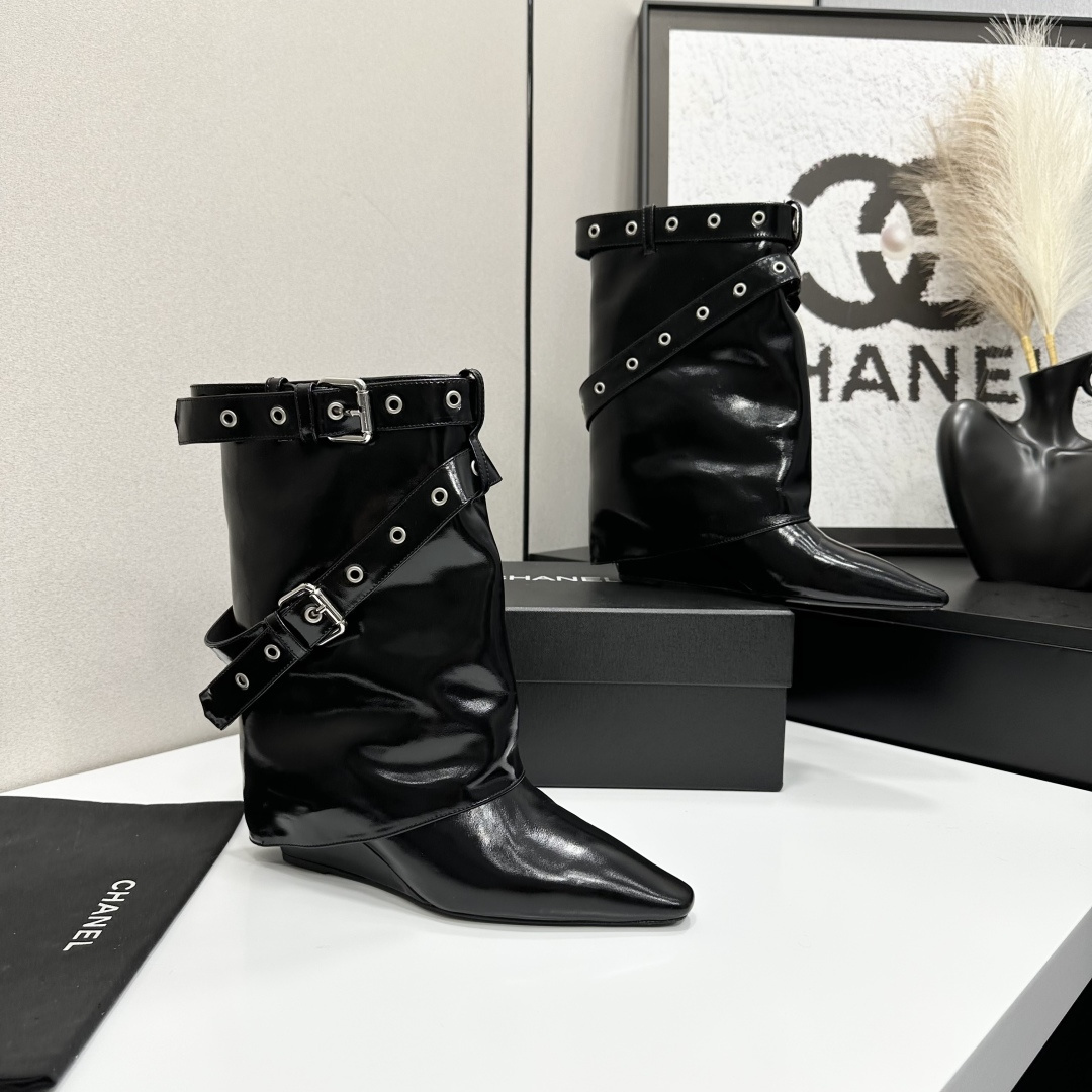 High-fashion black patent leather pointed-toe wedge boots featuring multiple silver buckle straps and a slouchy fold-over shaft design. - Hình 9