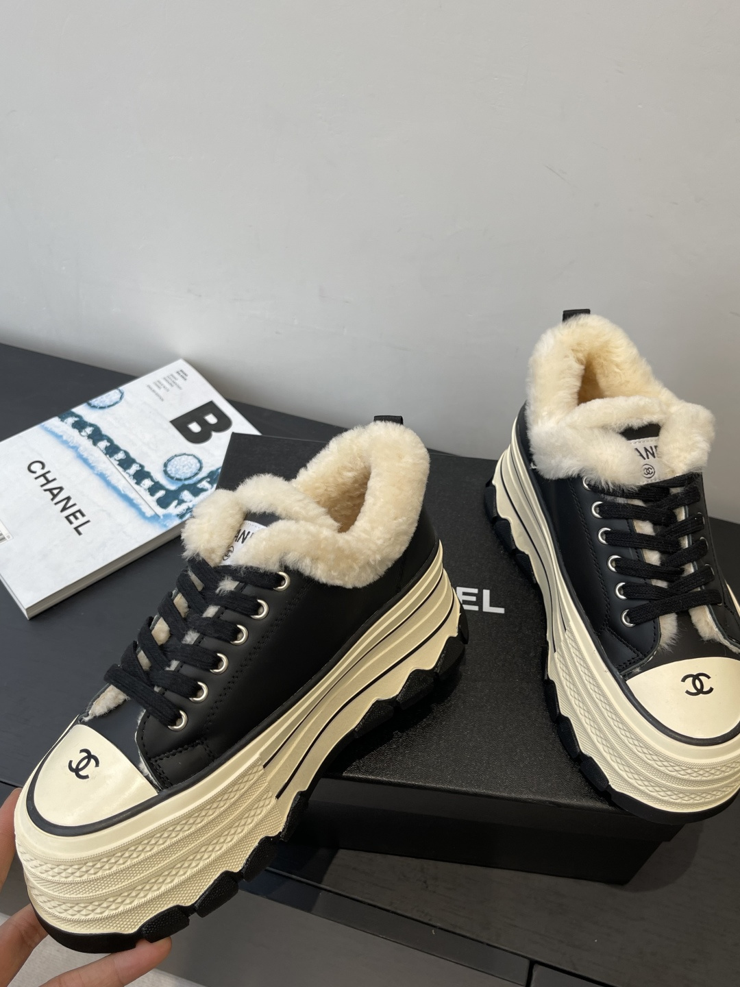 Pair of black Chanel platform sneakers with cream shearling lining and CC logo on the toe cap. - Hình 3