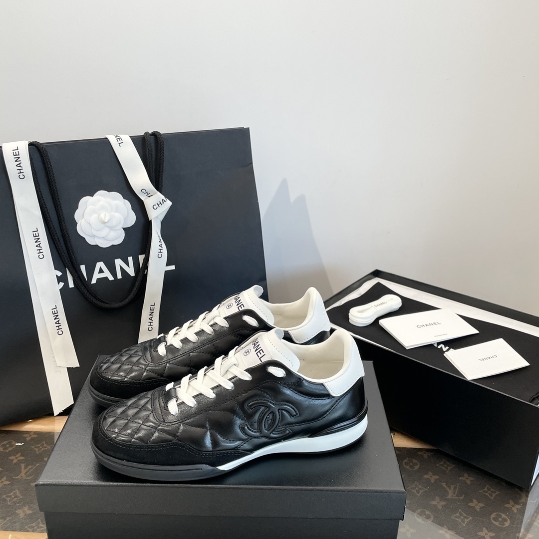 Luxury black Chanel sneakers with white quilted leather and CC logo detailing - Hình 6