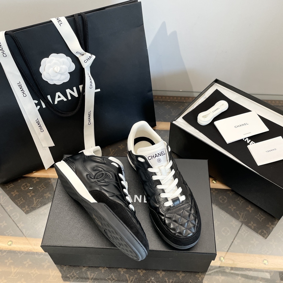 Luxury black Chanel sneakers with white quilted leather and CC logo detailing - Hình 4