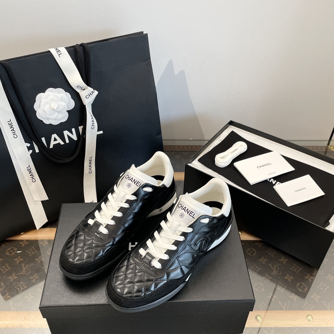 Luxury black Chanel sneakers with white quilted leather and CC logo detailing - Hình 3