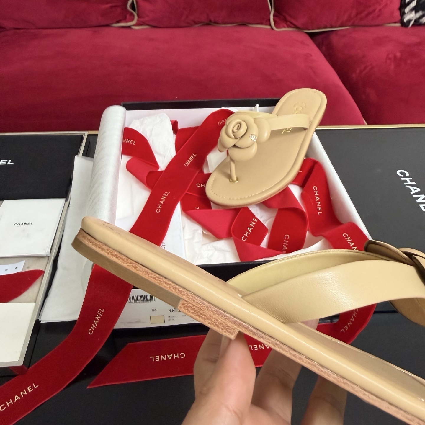 Beige Chanel Camellia thong sandals featuring a large 3D flower and gold CC logo on leather straps. - Hình 8