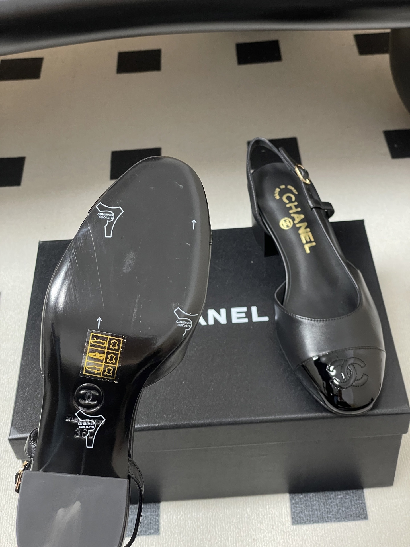 Pair of black Chanel slingback pumps with patent leather cap toe and gold CC logo on the block heel. - Hình 8