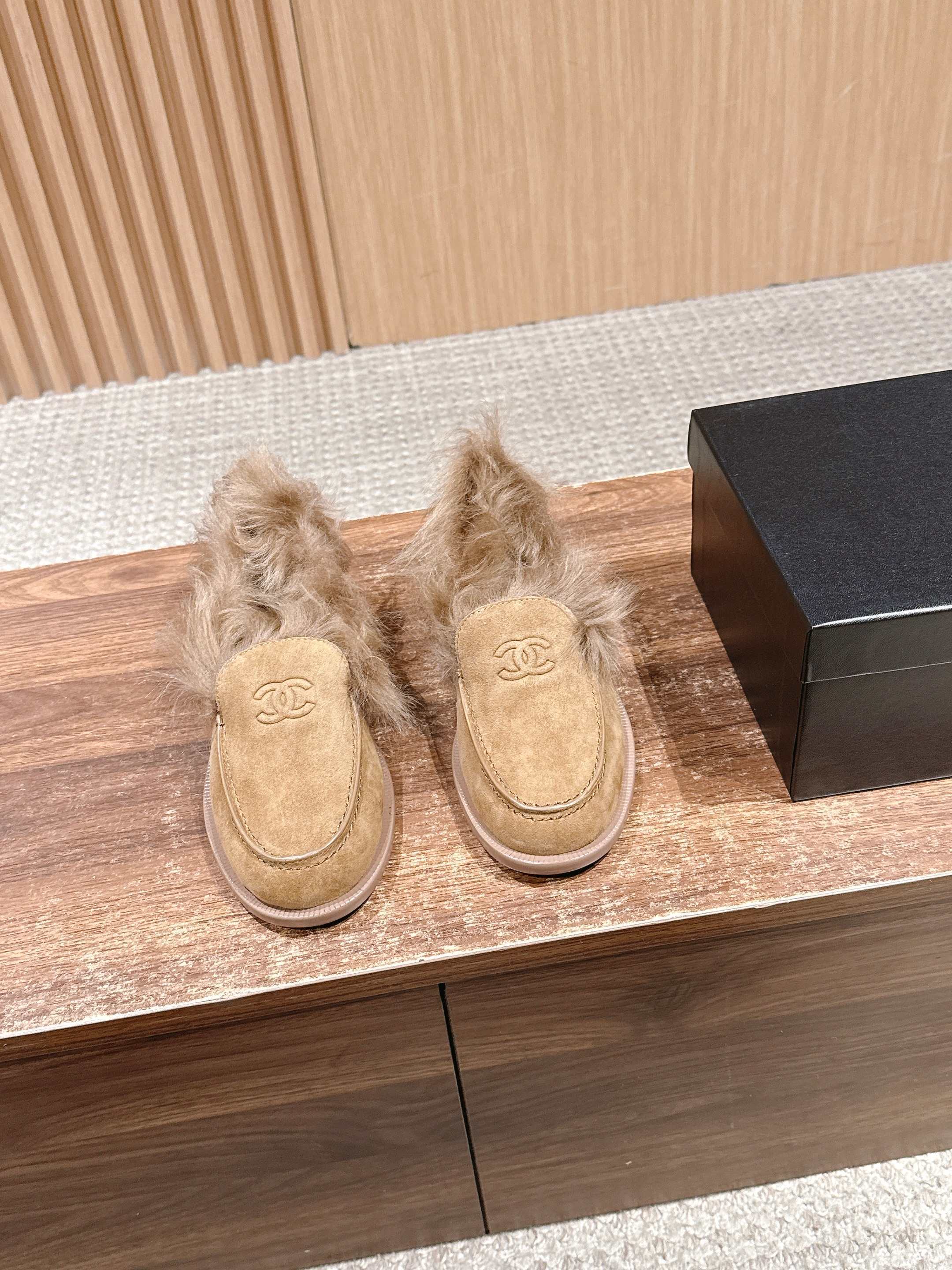 Luxury Suede Fur Loafers – Elegant Winter Slip-On Flats for Women