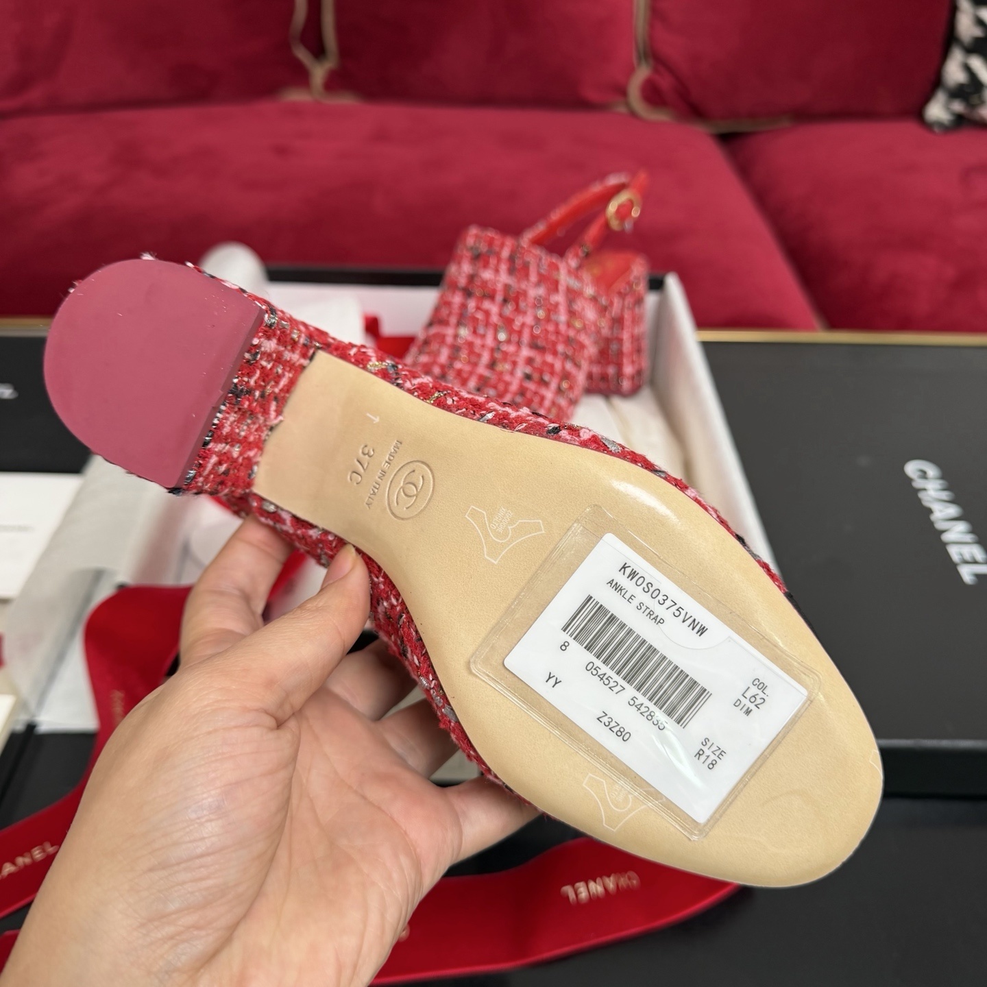 Luxury Chanel slingback pumps in red and pink tweed with black fabric toe caps and interlocking CC logo on a black designer box. - Hình 9