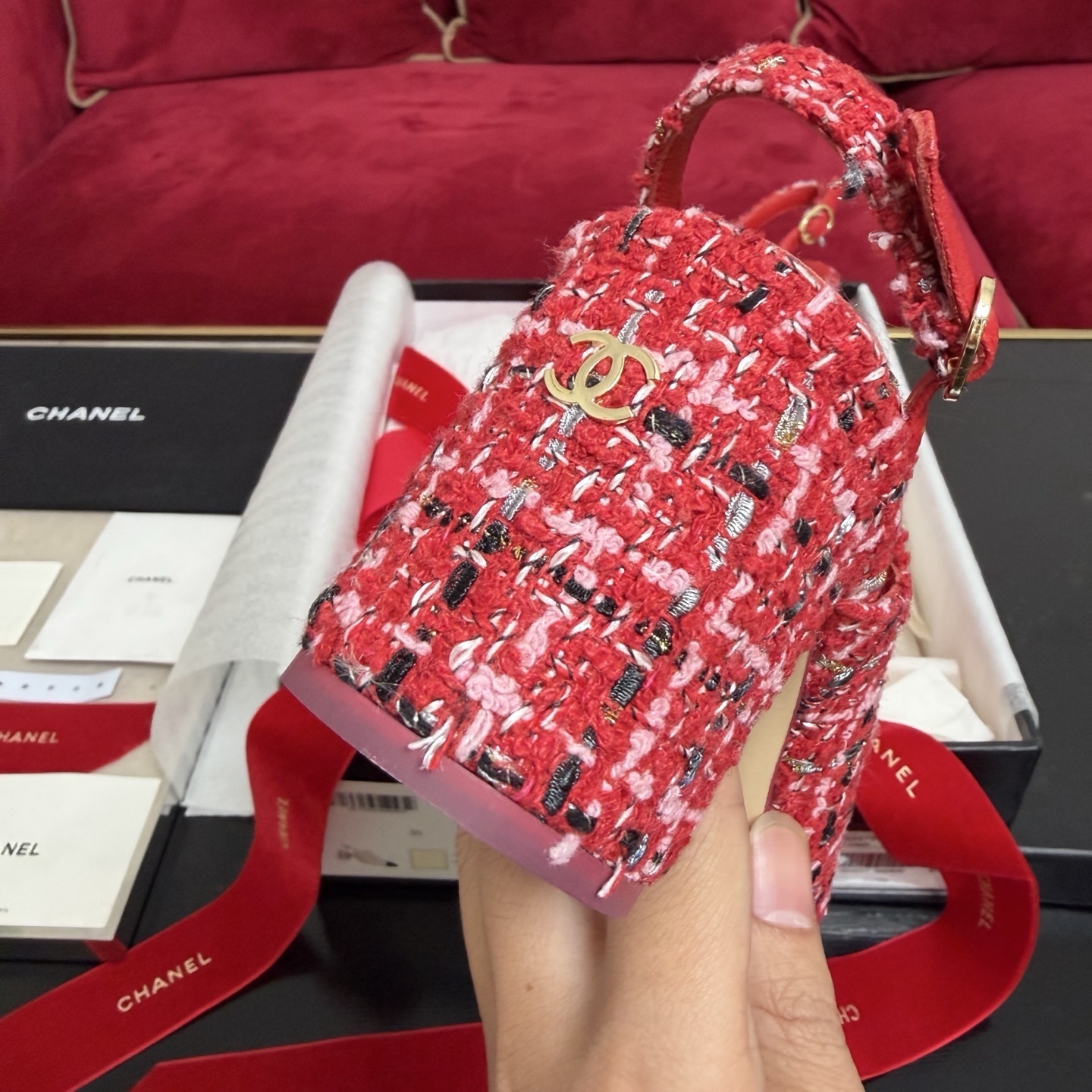 Luxury Chanel slingback pumps in red and pink tweed with black fabric toe caps and interlocking CC logo on a black designer box. - Hình 8