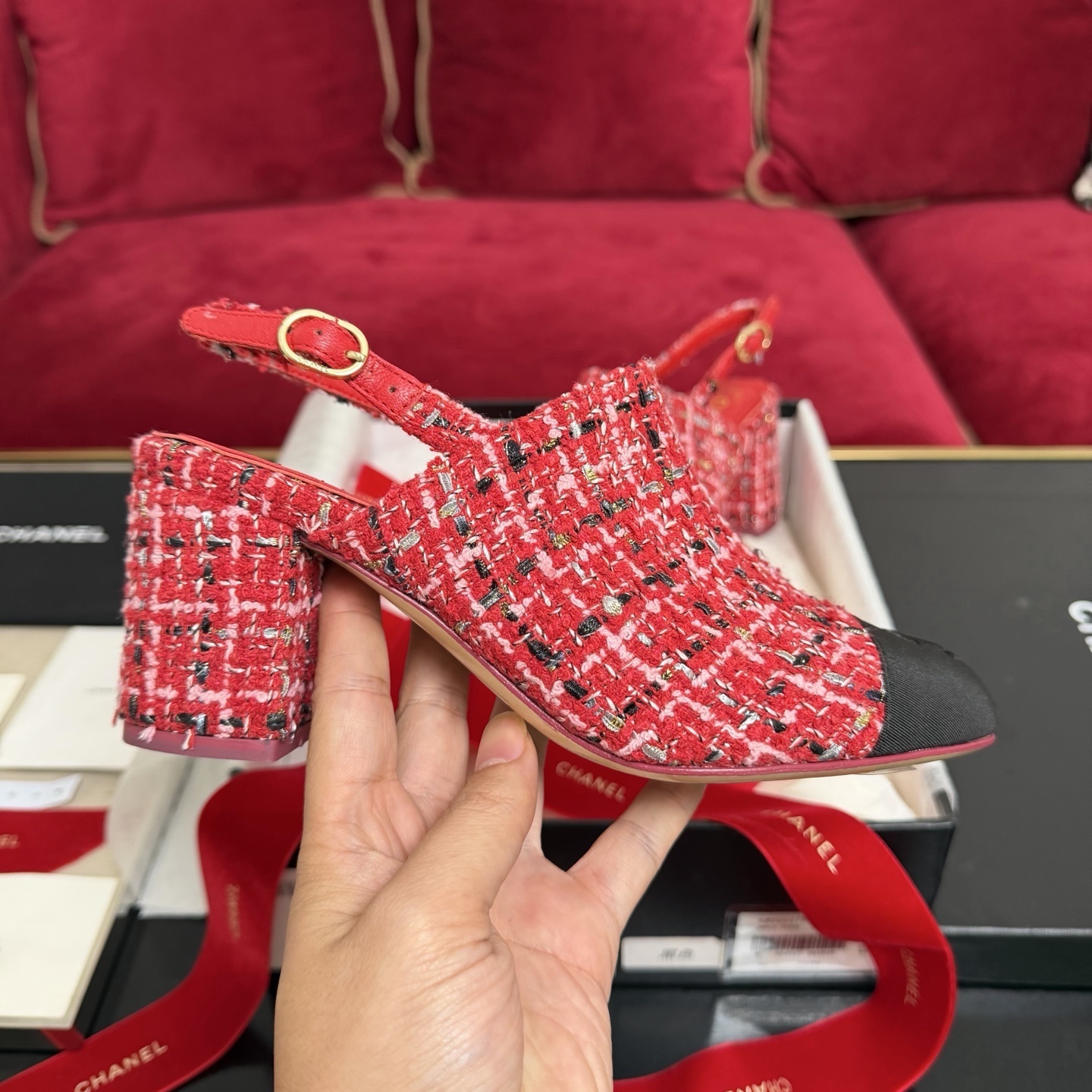 Luxury Chanel slingback pumps in red and pink tweed with black fabric toe caps and interlocking CC logo on a black designer box. - Hình 5