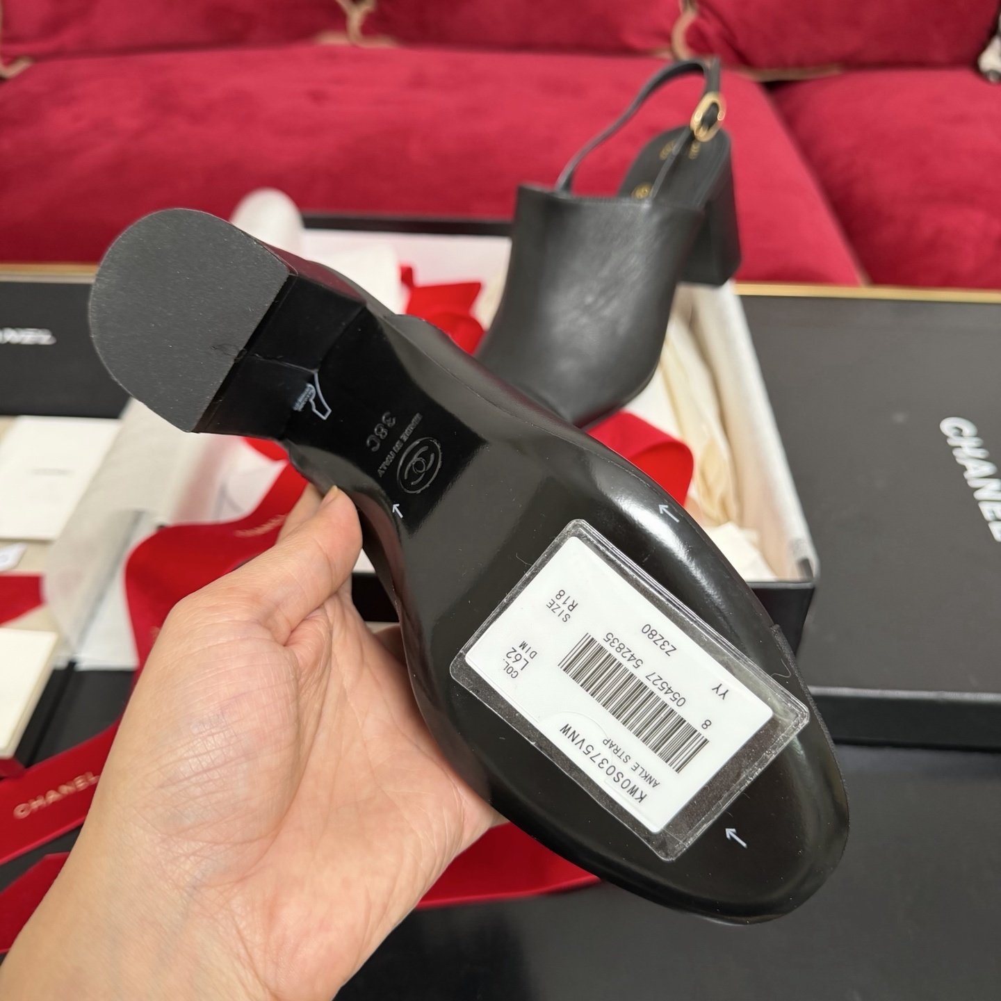 Authentic Chanel black leather slingback mules with embroidered CC logo cap toe and block heel displayed with original packaging. - Hình 9