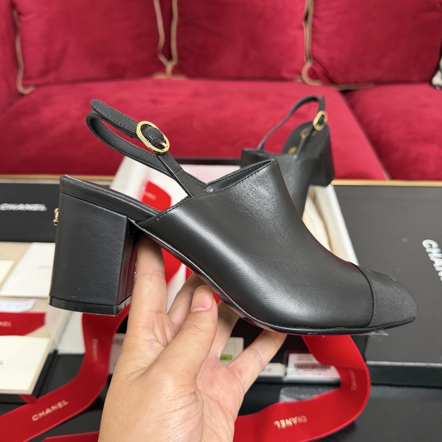 Authentic Chanel black leather slingback mules with embroidered CC logo cap toe and block heel displayed with original packaging. - Hình 5