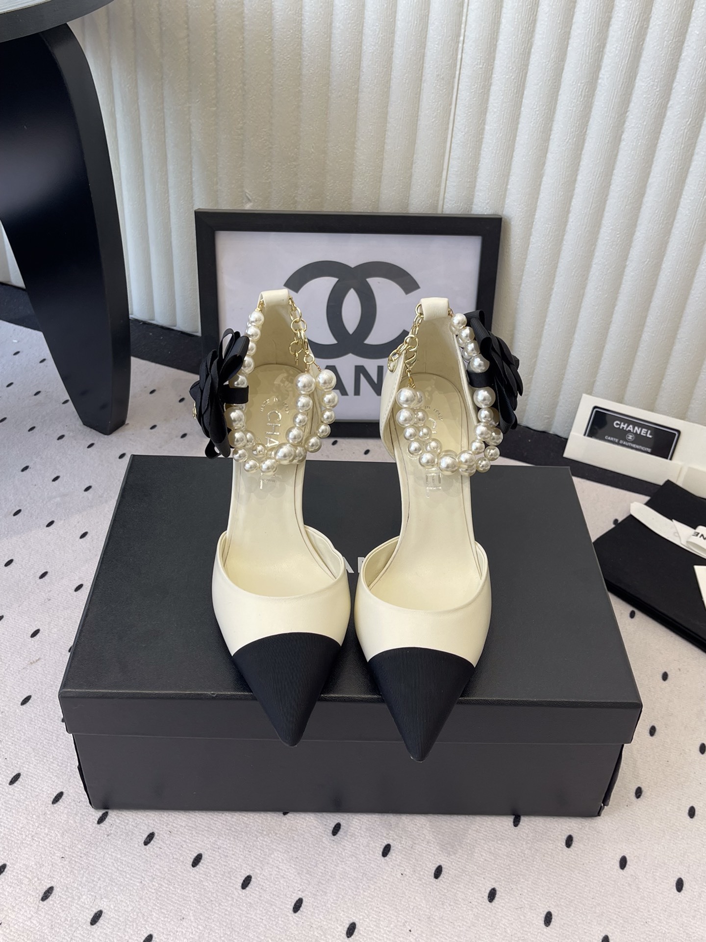 Luxury Two-Tone Camellia Pearl Pumps – Elegant Evening Stilettos