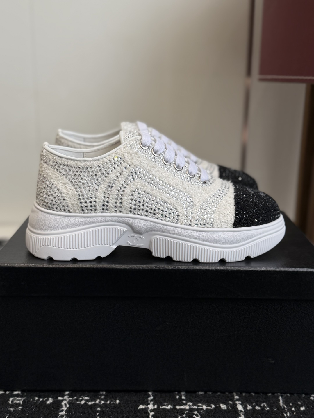 Luxury Chanel white tweed sneakers with shimmering crystal embellishments and black crystal toe caps featuring the CC logo - Hình 2