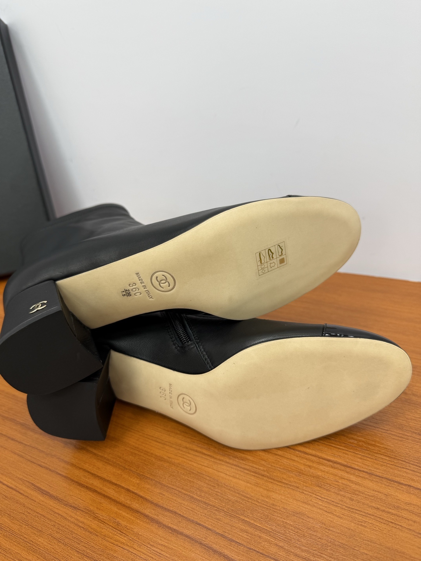 Front and side view of Chanel black leather ankle boots with glossy patent leather toe caps and gold CC logo on block heels. - Hình 9