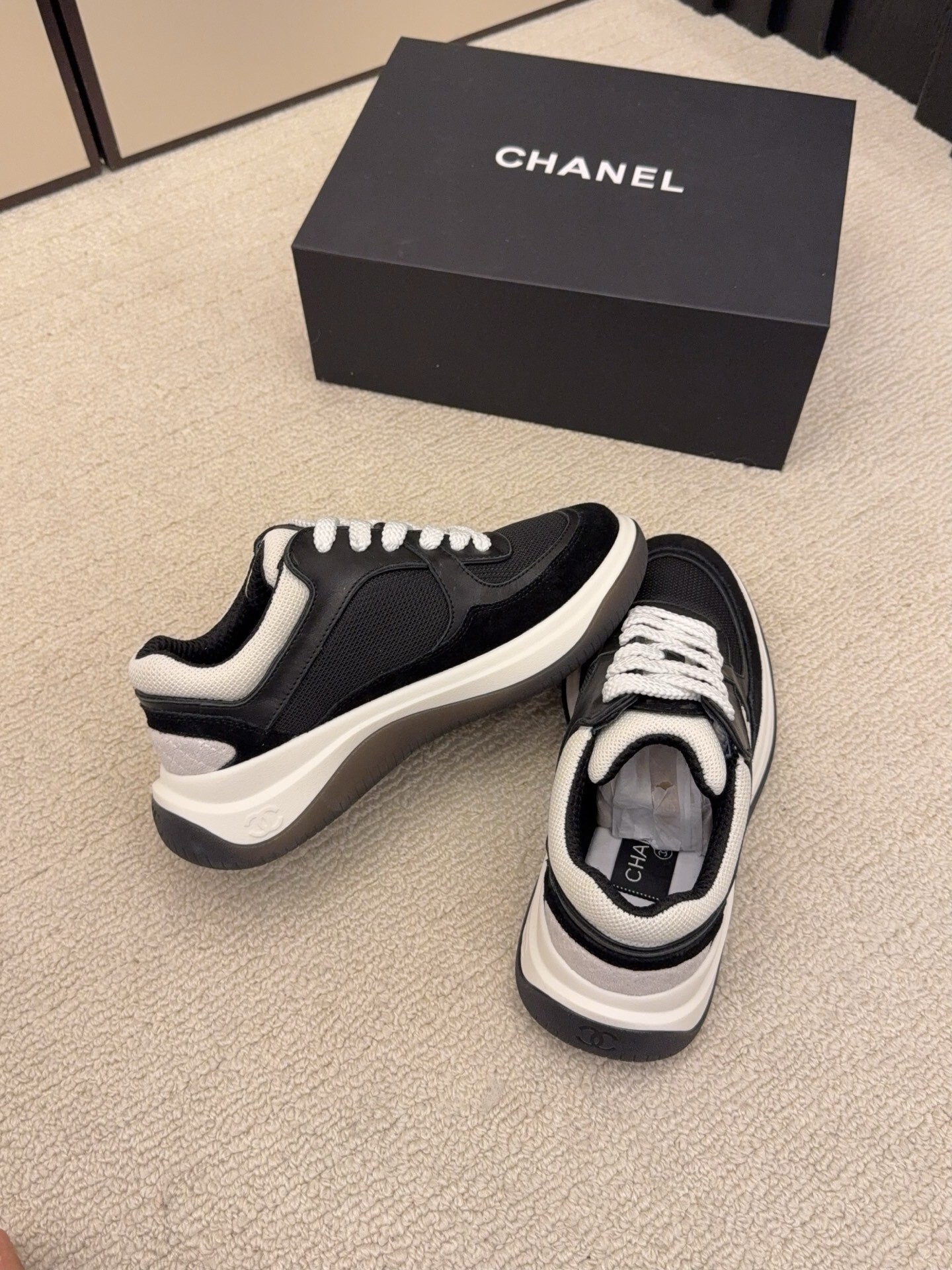 Pair of Chanel black and white mesh and suede sneakers with chunky soles and white CC logo - Hình 9