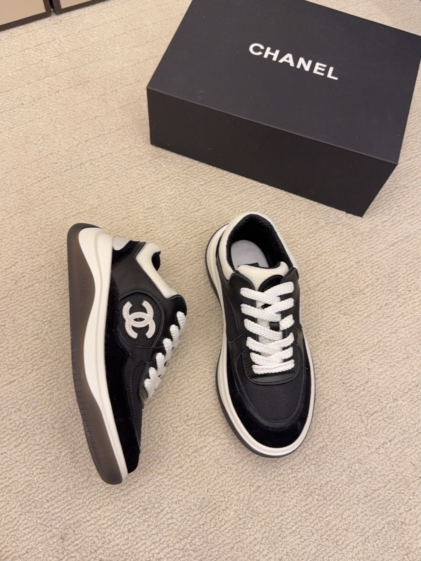 Pair of Chanel black and white mesh and suede sneakers with chunky soles and white CC logo - Hình 7