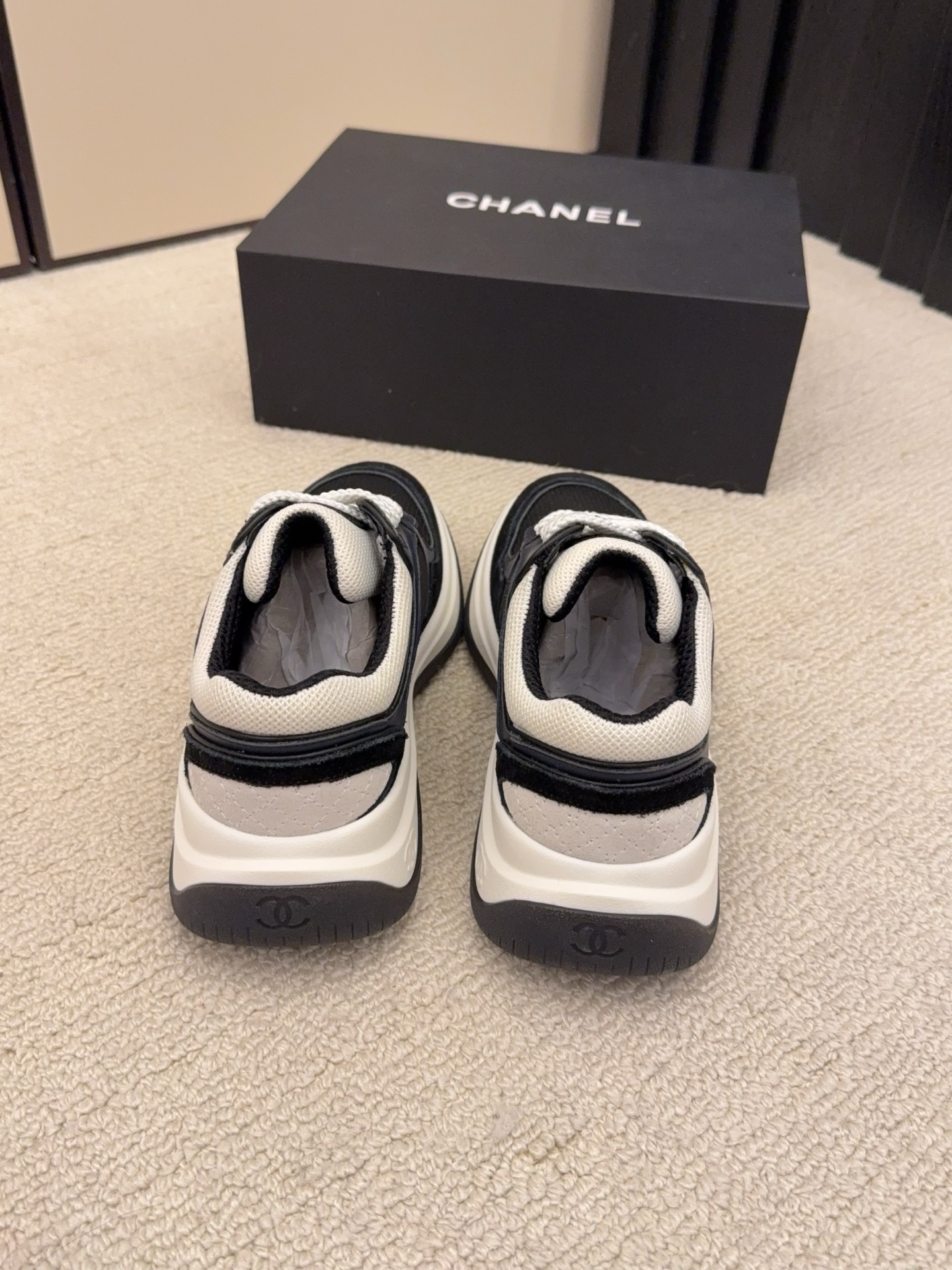 Pair of Chanel black and white mesh and suede sneakers with chunky soles and white CC logo - Hình 5