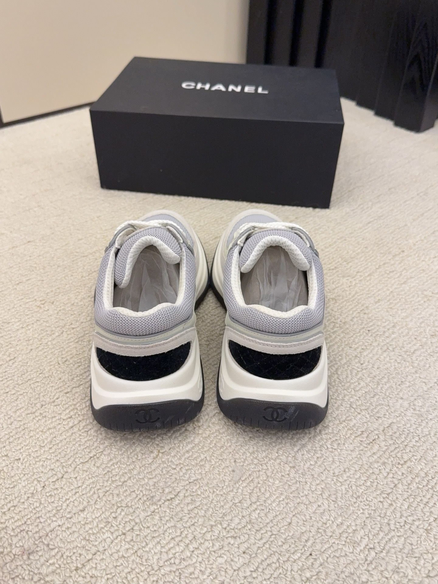 Premium Chanel sneakers in grey and silver mesh with the signature black CC logo on the side, shown with original box. - Hình 9