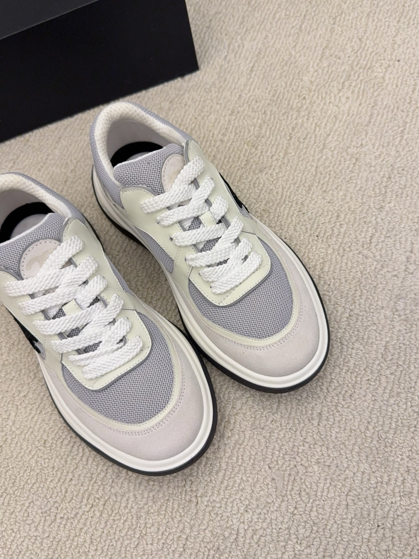 Premium Chanel sneakers in grey and silver mesh with the signature black CC logo on the side, shown with original box. - Hình 8