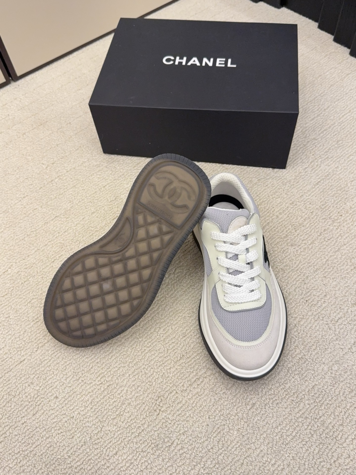 Premium Chanel sneakers in grey and silver mesh with the signature black CC logo on the side, shown with original box. - Hình 7