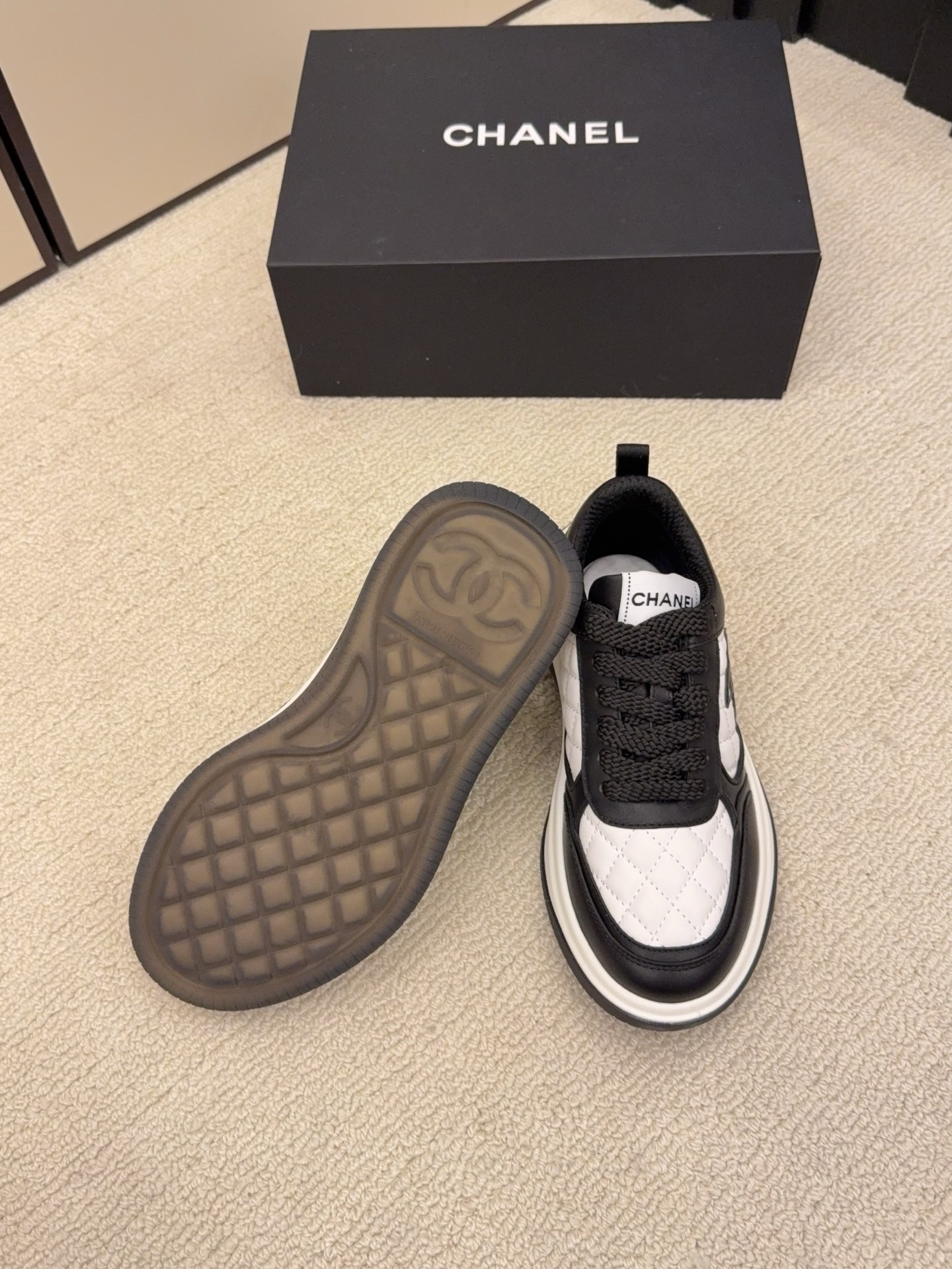 Chanel luxury quilted leather sneakers in black and white featuring the interlocking CC logo on the side. - Hình 5