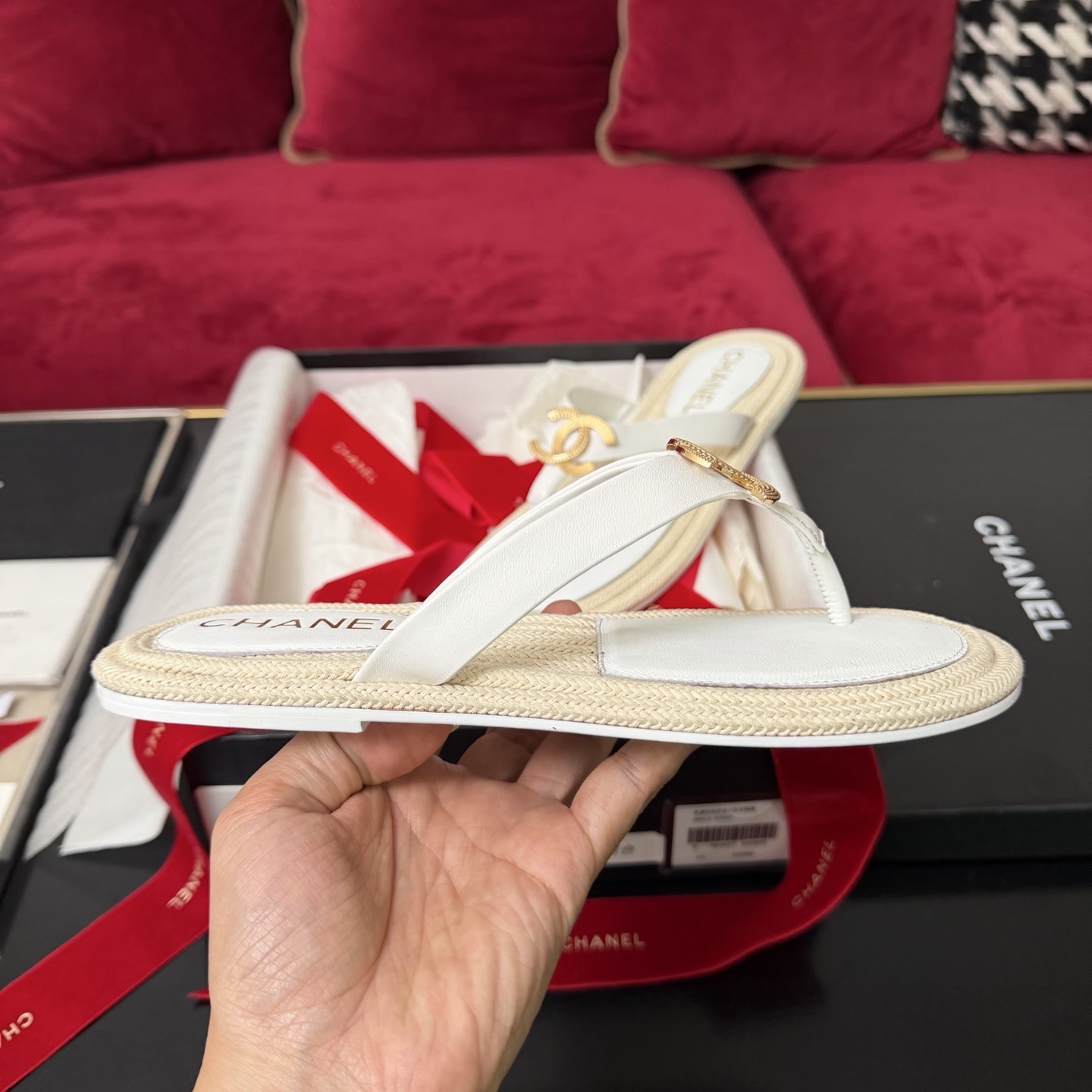 Luxury Chanel white leather thong sandals with gold interlocking CC logo and woven espadrille soles in original packaging. - Hình 5