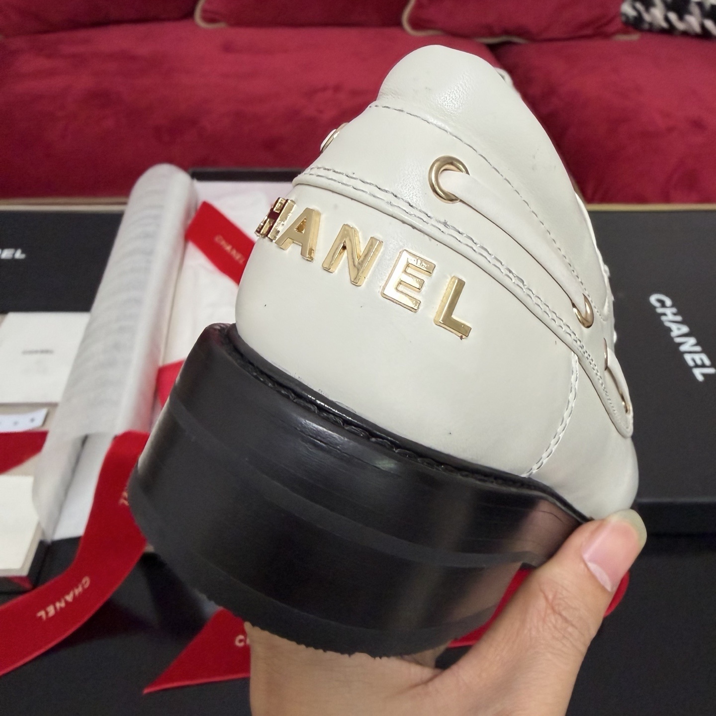 Chanel ivory leather lace-up loafers with gold CC logo and black rubber soles in original luxury packaging. - Hình 7