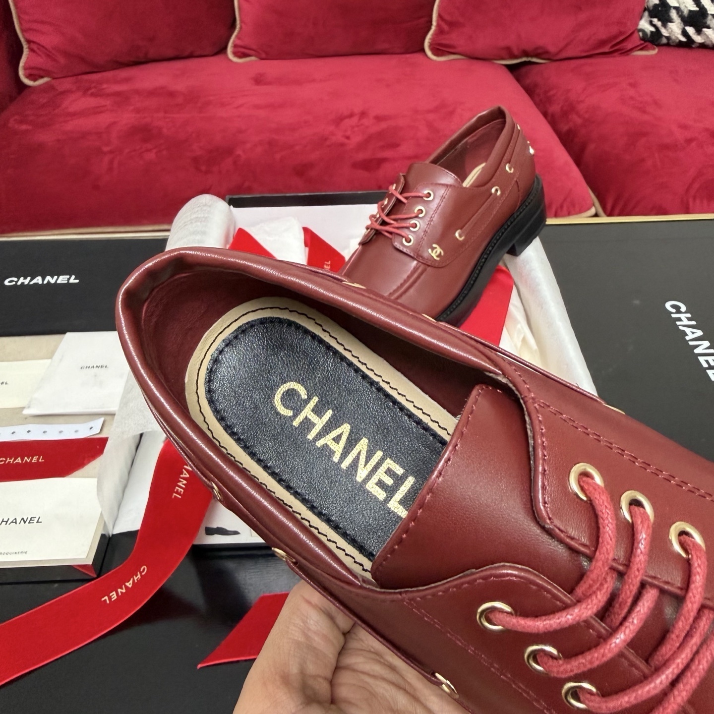 Chanel burgundy leather lace-up loafers with gold CC logo hardware and original luxury packaging - Hình 8