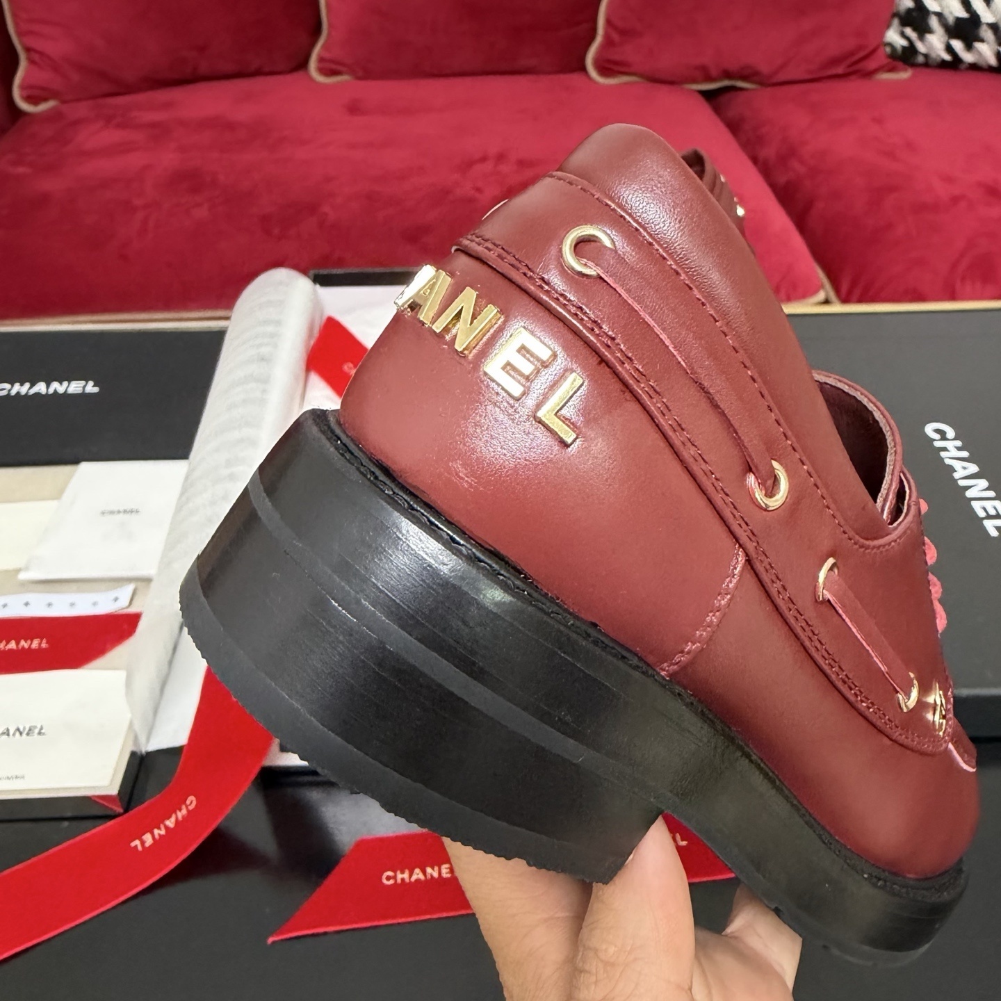 Chanel burgundy leather lace-up loafers with gold CC logo hardware and original luxury packaging - Hình 7
