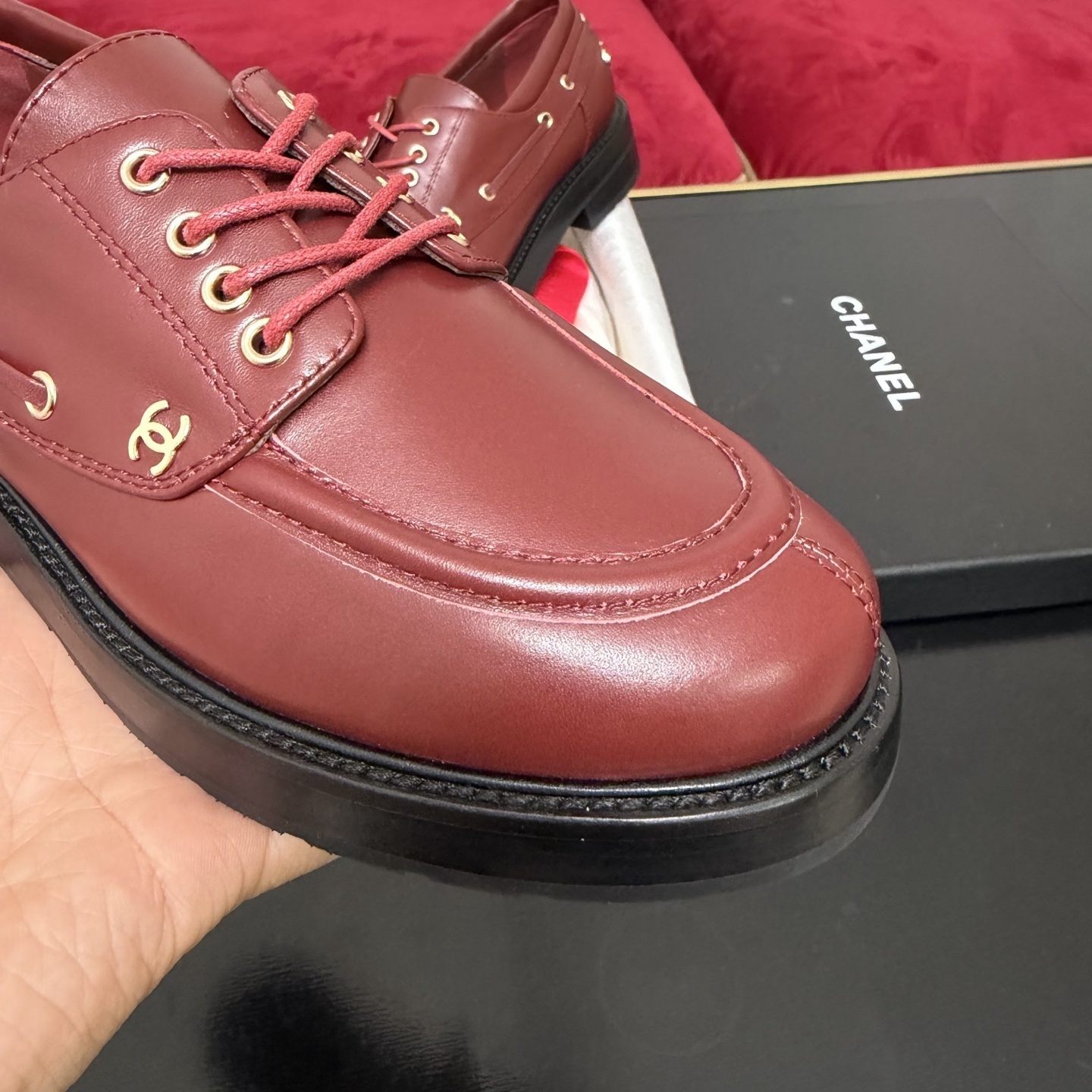Chanel burgundy leather lace-up loafers with gold CC logo hardware and original luxury packaging - Hình 6