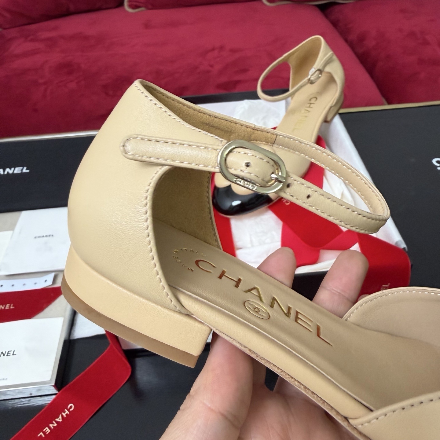 Luxury beige and black two-tone ankle strap shoes with a large camellia flower detail on the toe. - Hình 7