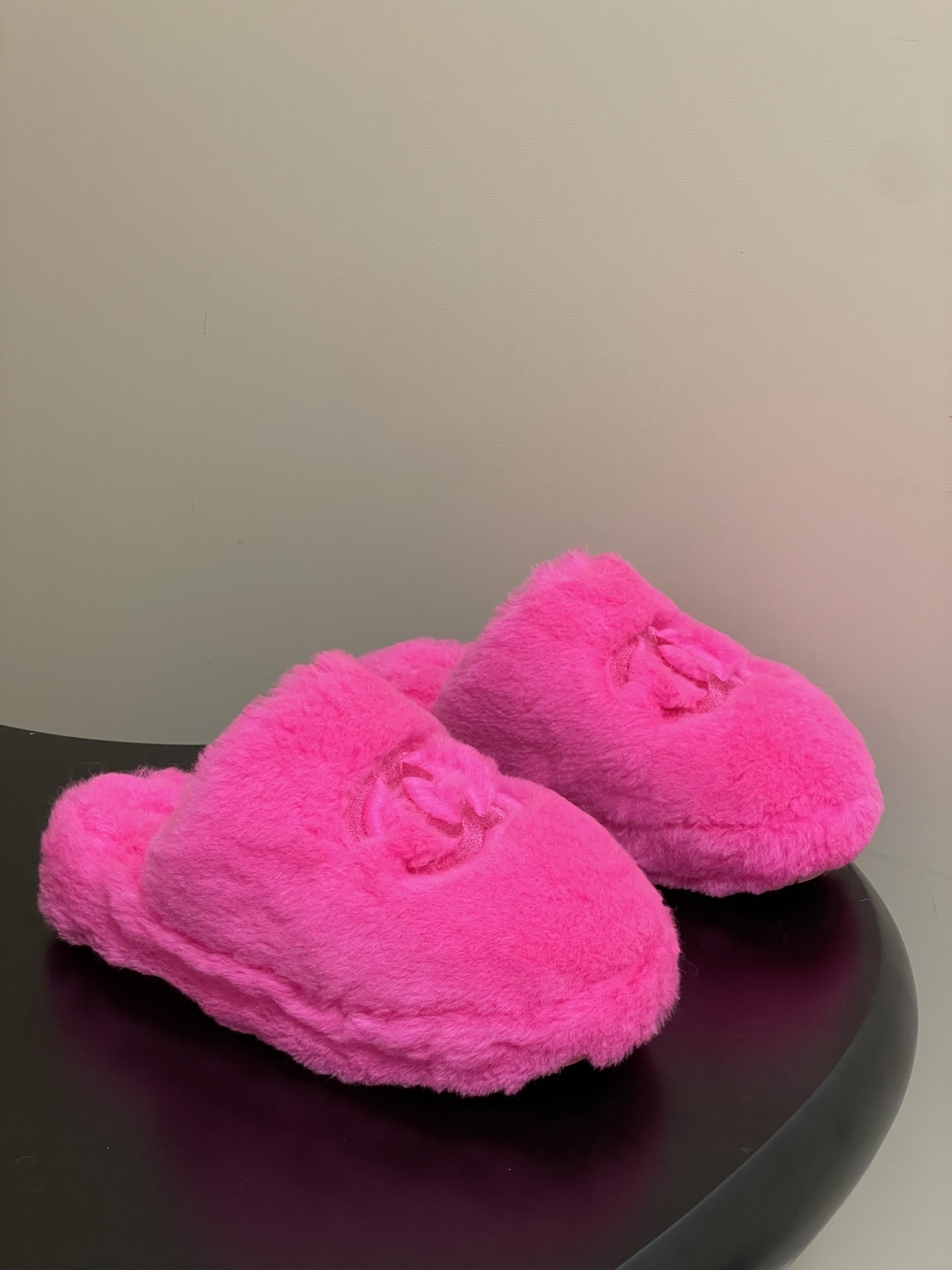 Luxury Pink Faux Fur Slippers – Designer Style Plush Slides