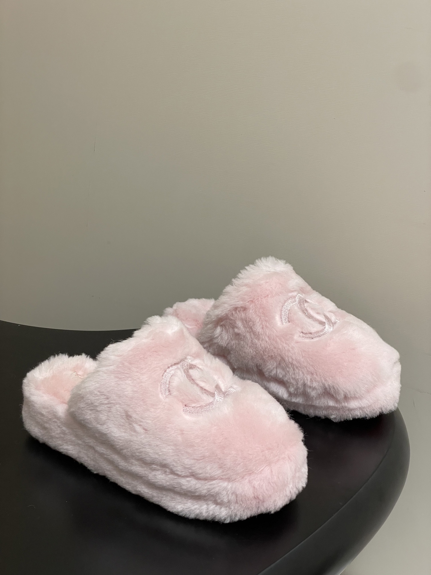 Luxury Pink Faux Fur Slippers – Cozy Plush Designer House Shoes