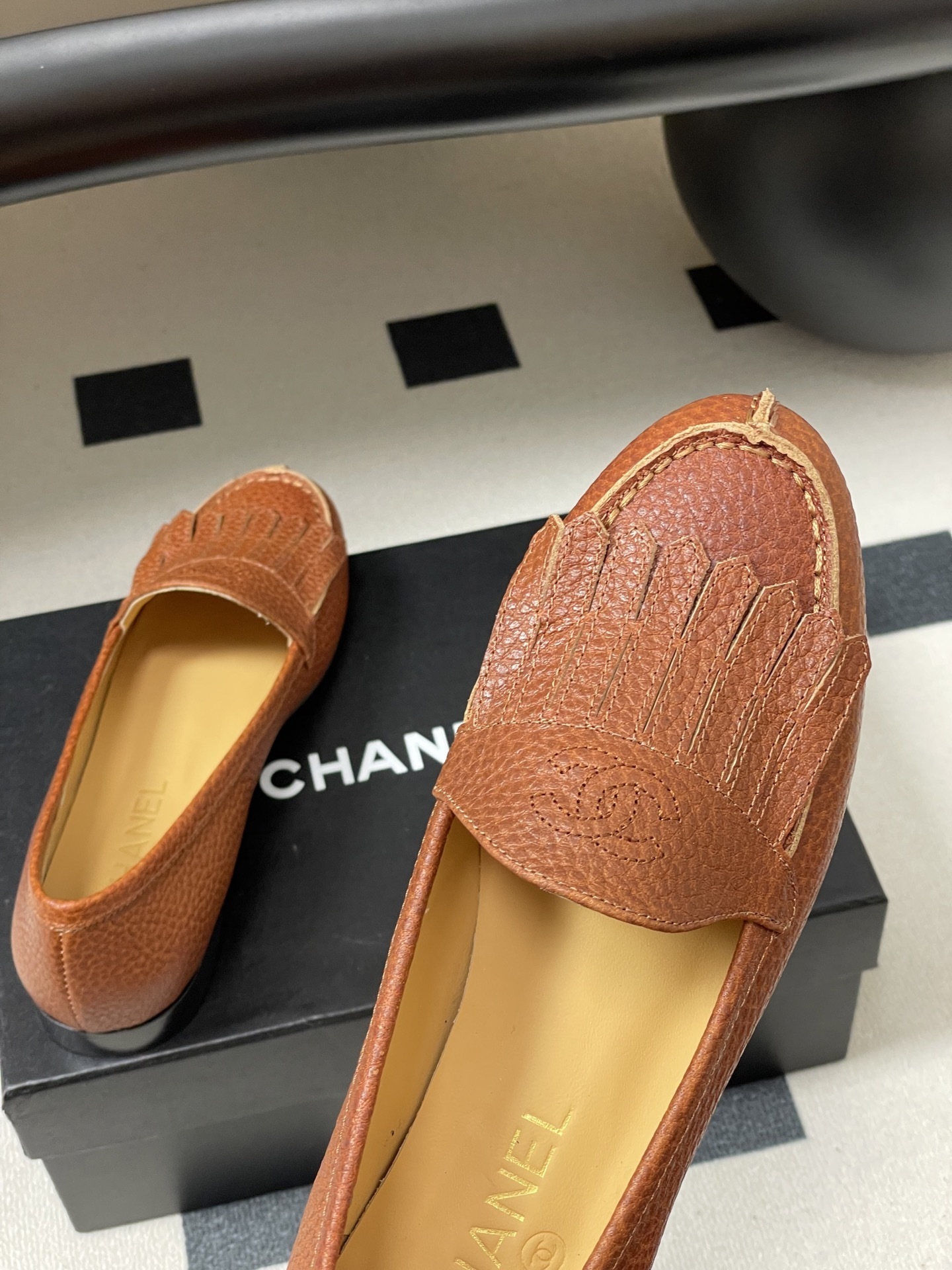 Authentic Chanel brown grained leather loafers with kiltie fringe and embossed CC logo detail - Hình 9