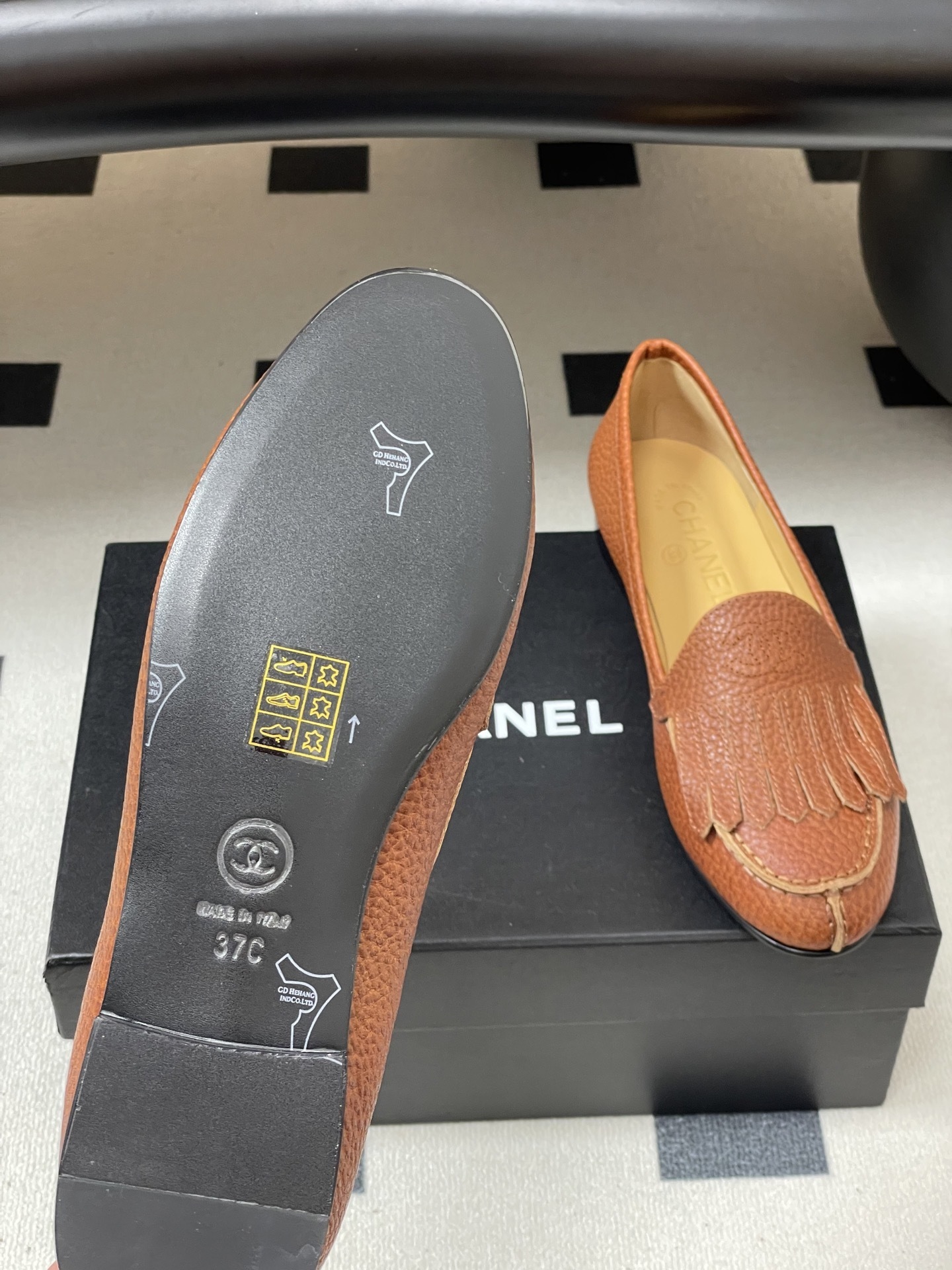 Authentic Chanel brown grained leather loafers with kiltie fringe and embossed CC logo detail - Hình 8