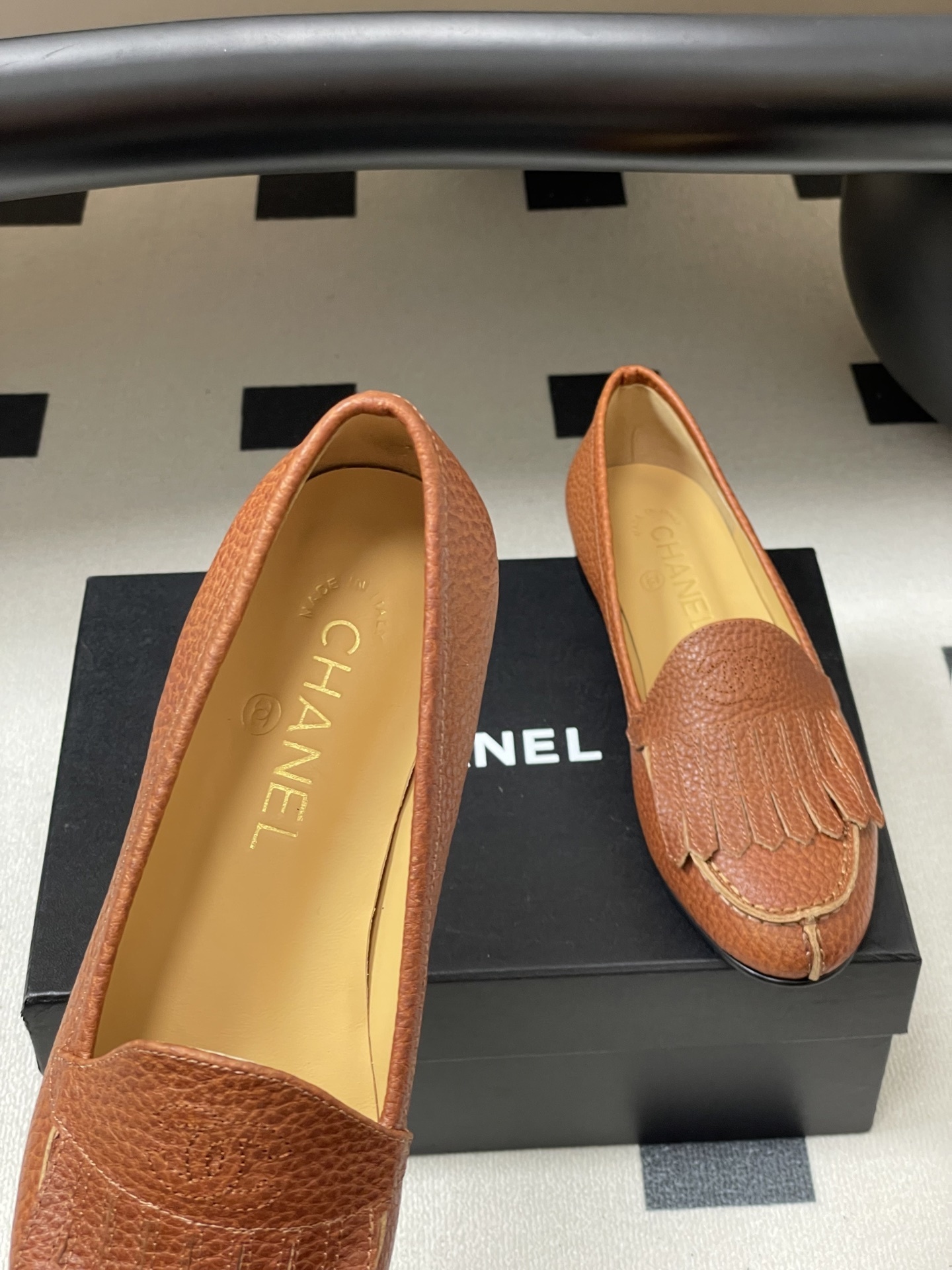Authentic Chanel brown grained leather loafers with kiltie fringe and embossed CC logo detail - Hình 7