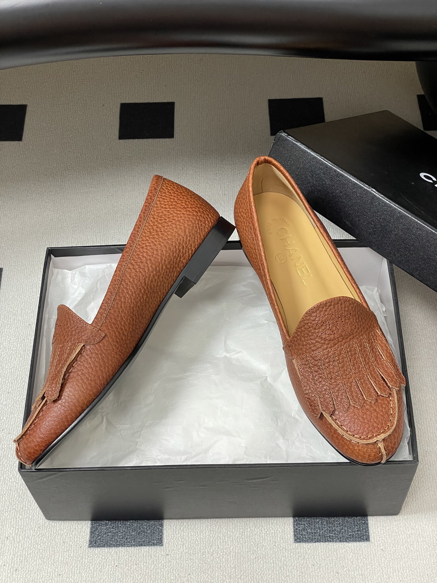 Authentic Chanel brown grained leather loafers with kiltie fringe and embossed CC logo detail - Hình 6