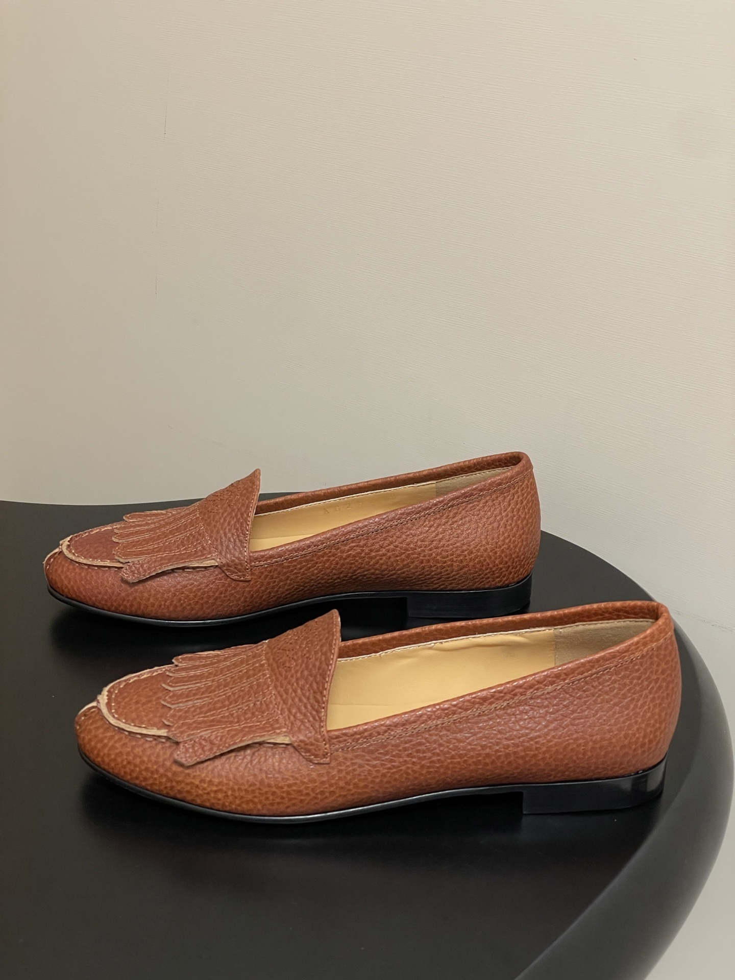 Authentic Chanel brown grained leather loafers with kiltie fringe and embossed CC logo detail - Hình 3