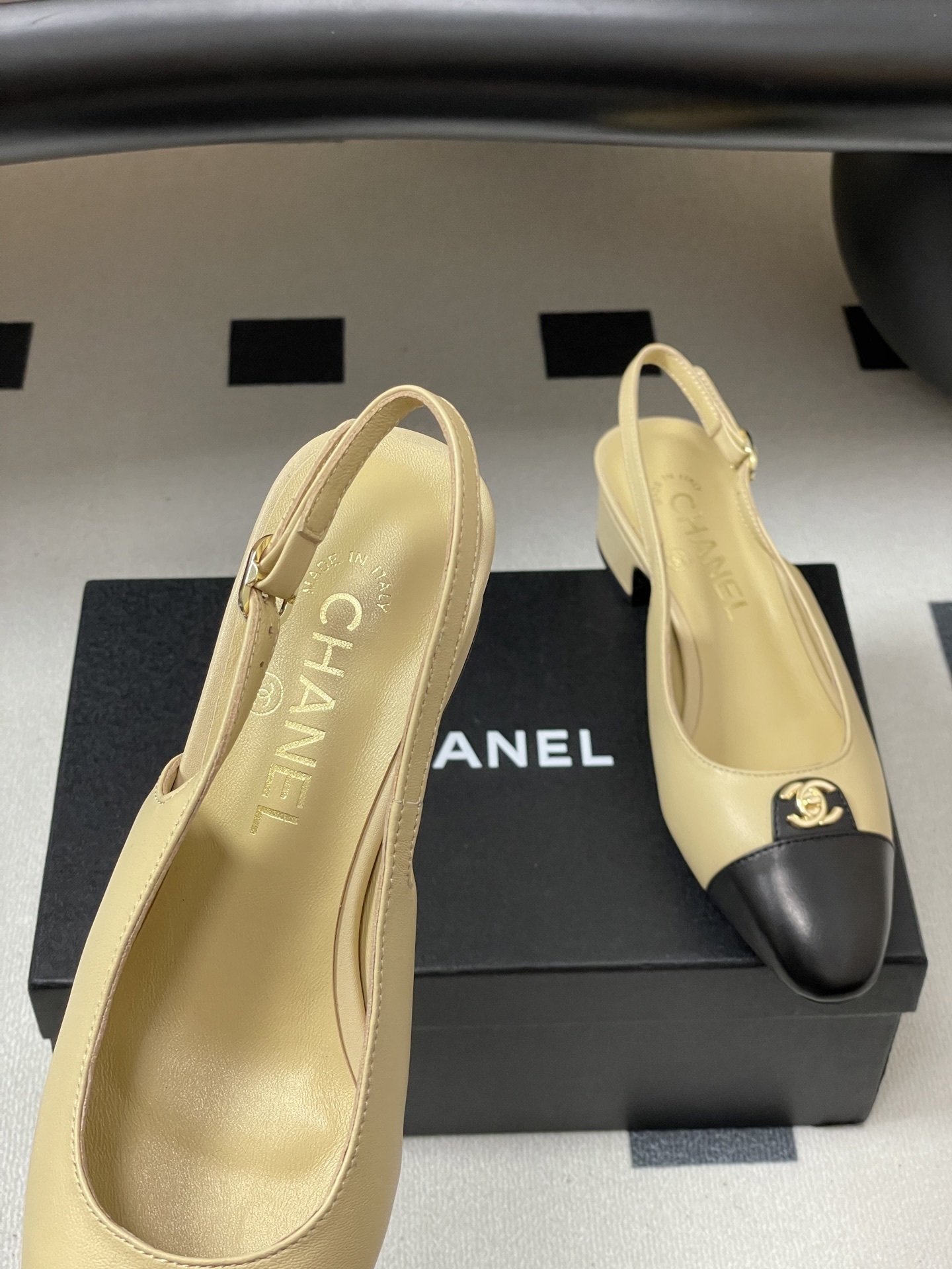 Classic Chanel Two-Tone Slingback Block Heel Pumps - Beige & Black