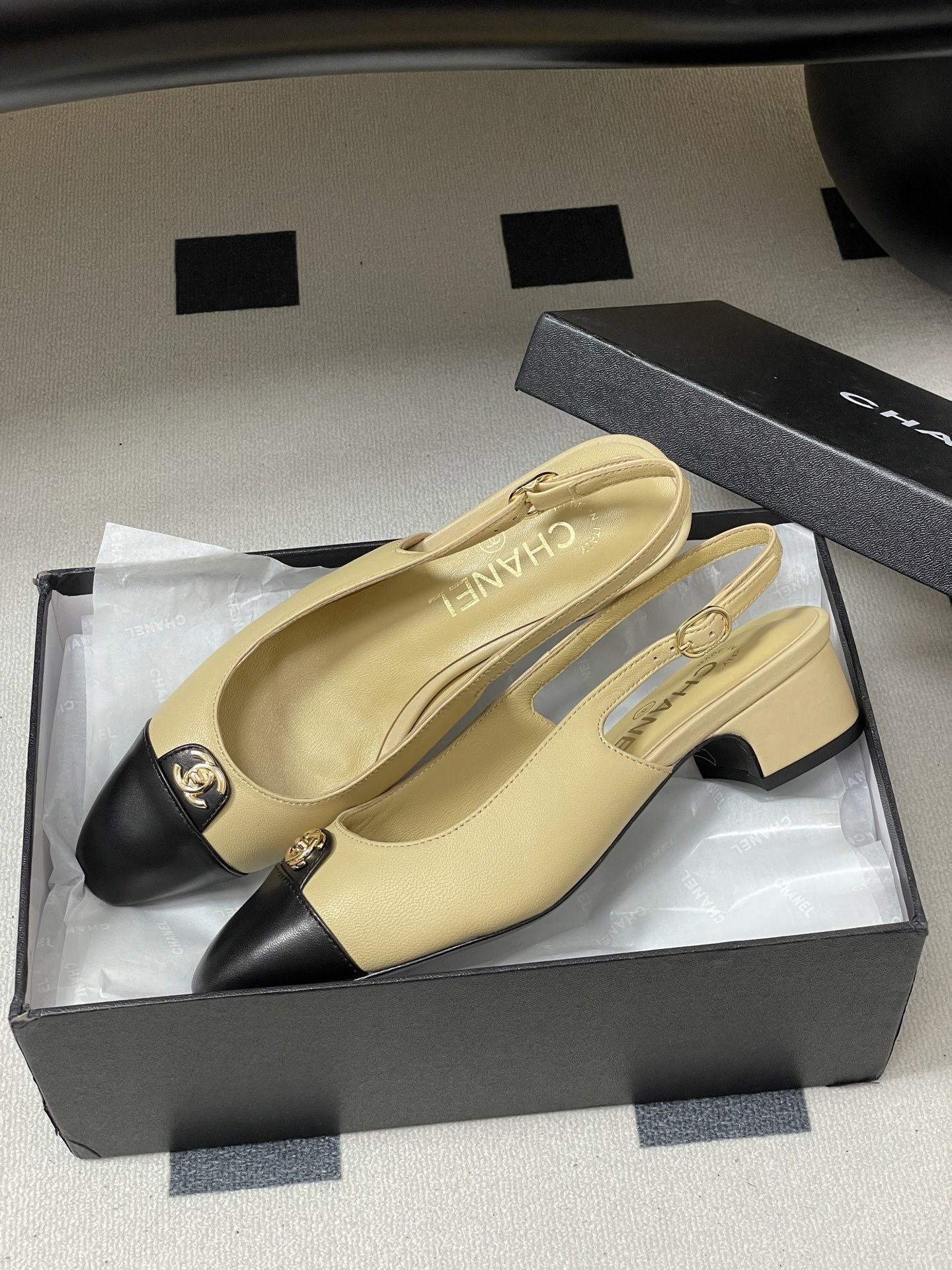 Classic Chanel Two-Tone Slingback Block Heel Pumps - Beige & Black