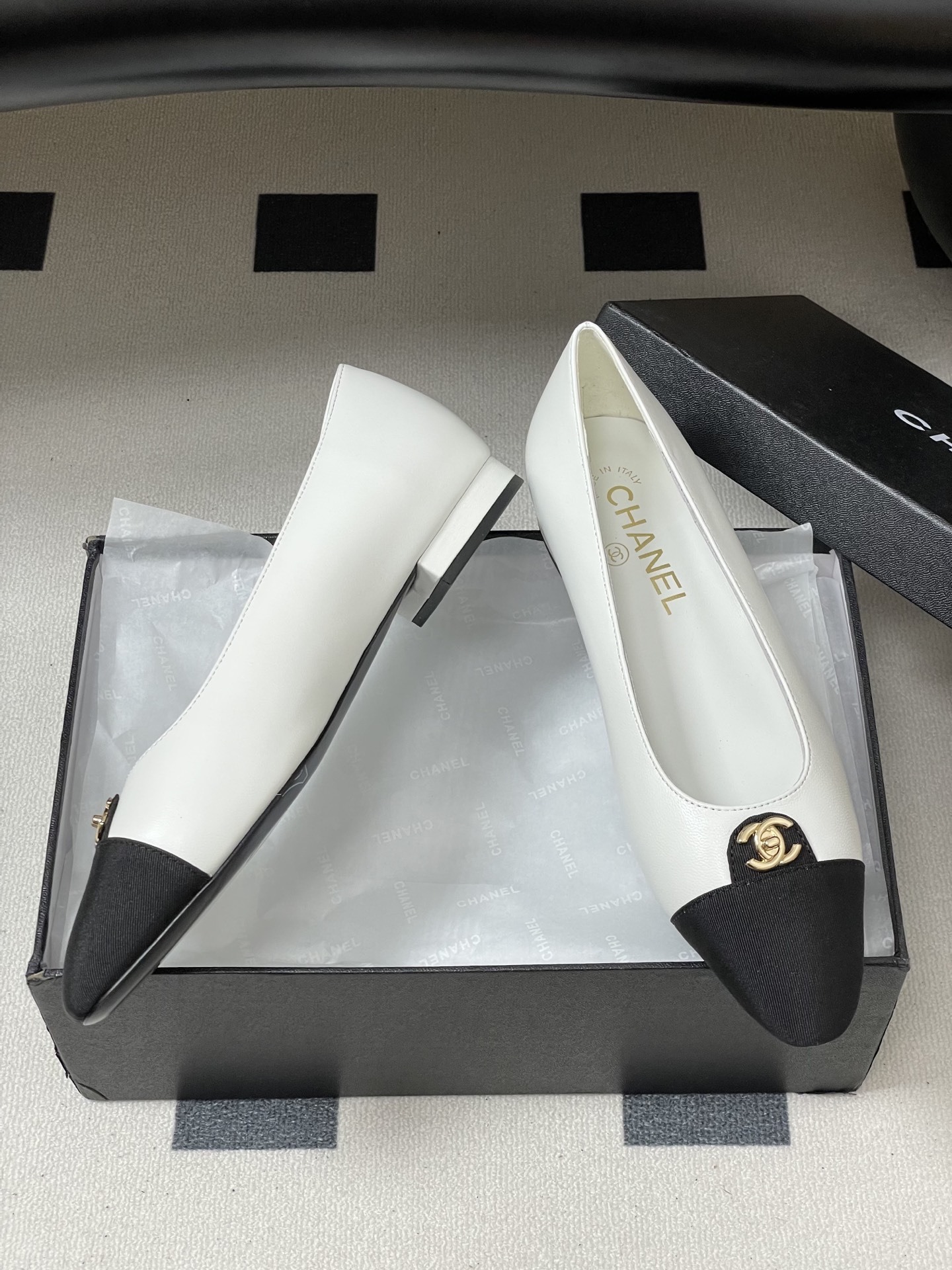 Chanel White Leather Cap-Toe Ballet Flats with Gold CC Logo
