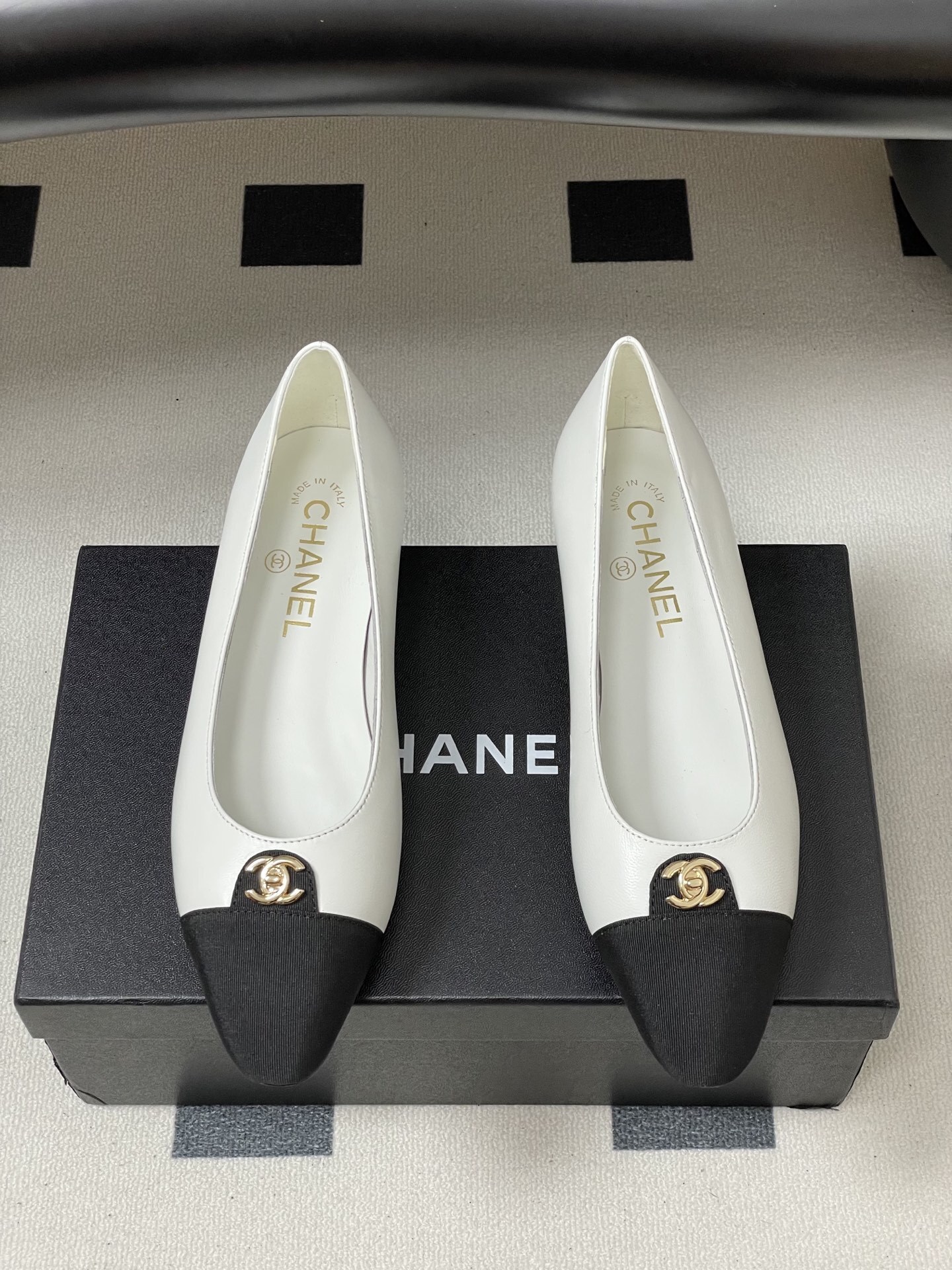 Chanel White Leather Cap-Toe Ballet Flats with Gold CC Logo
