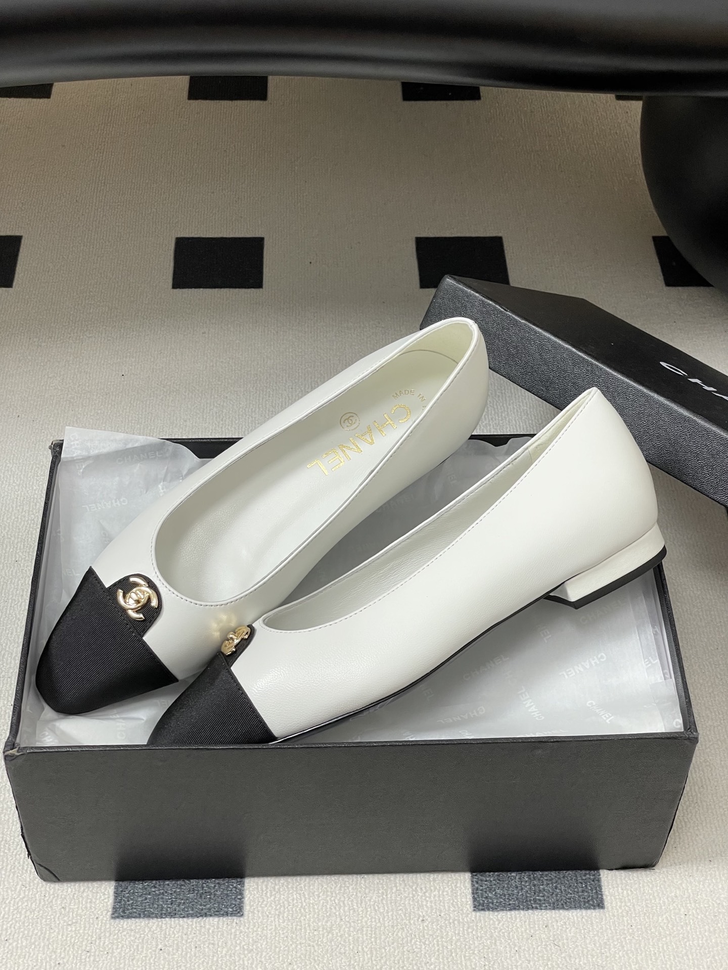 Chanel White Leather Cap-Toe Ballet Flats with Gold CC Logo