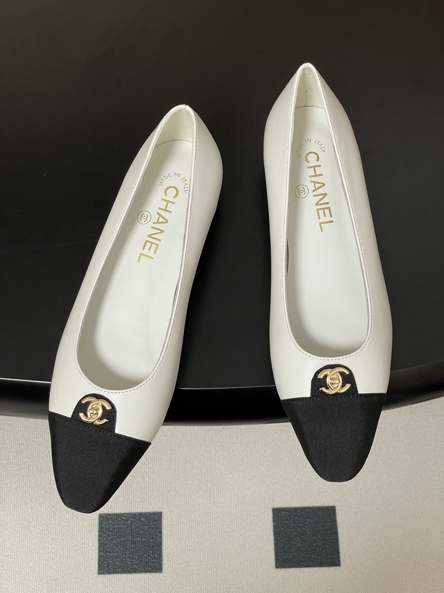 Chanel White Leather Cap-Toe Ballet Flats with Gold CC Logo