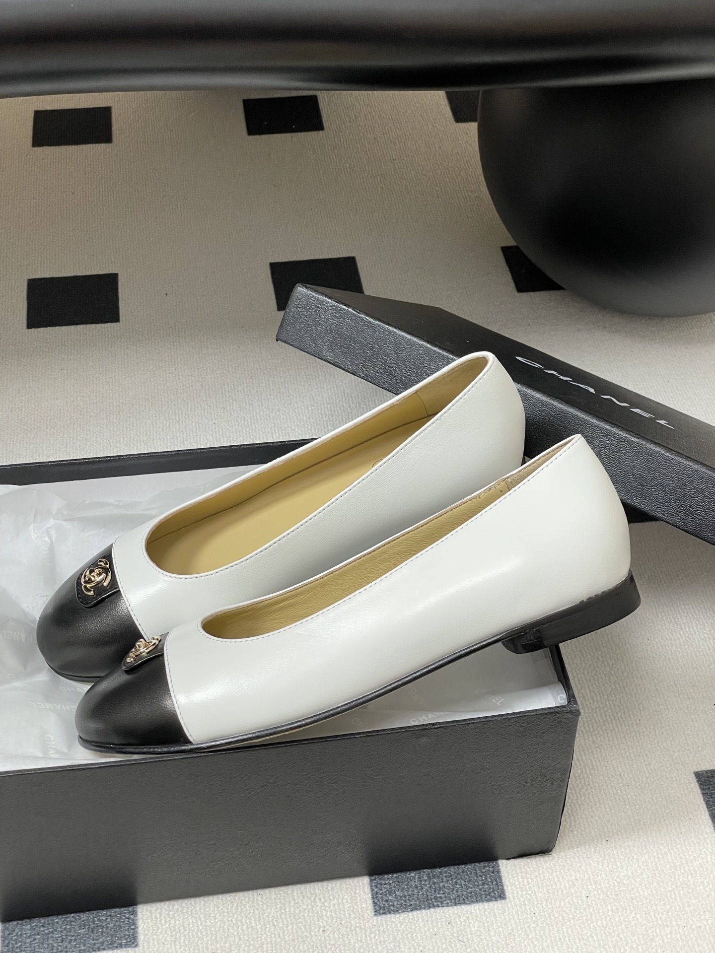 Chanel Classic Two-Tone Leather Ballet Flats - White & Black