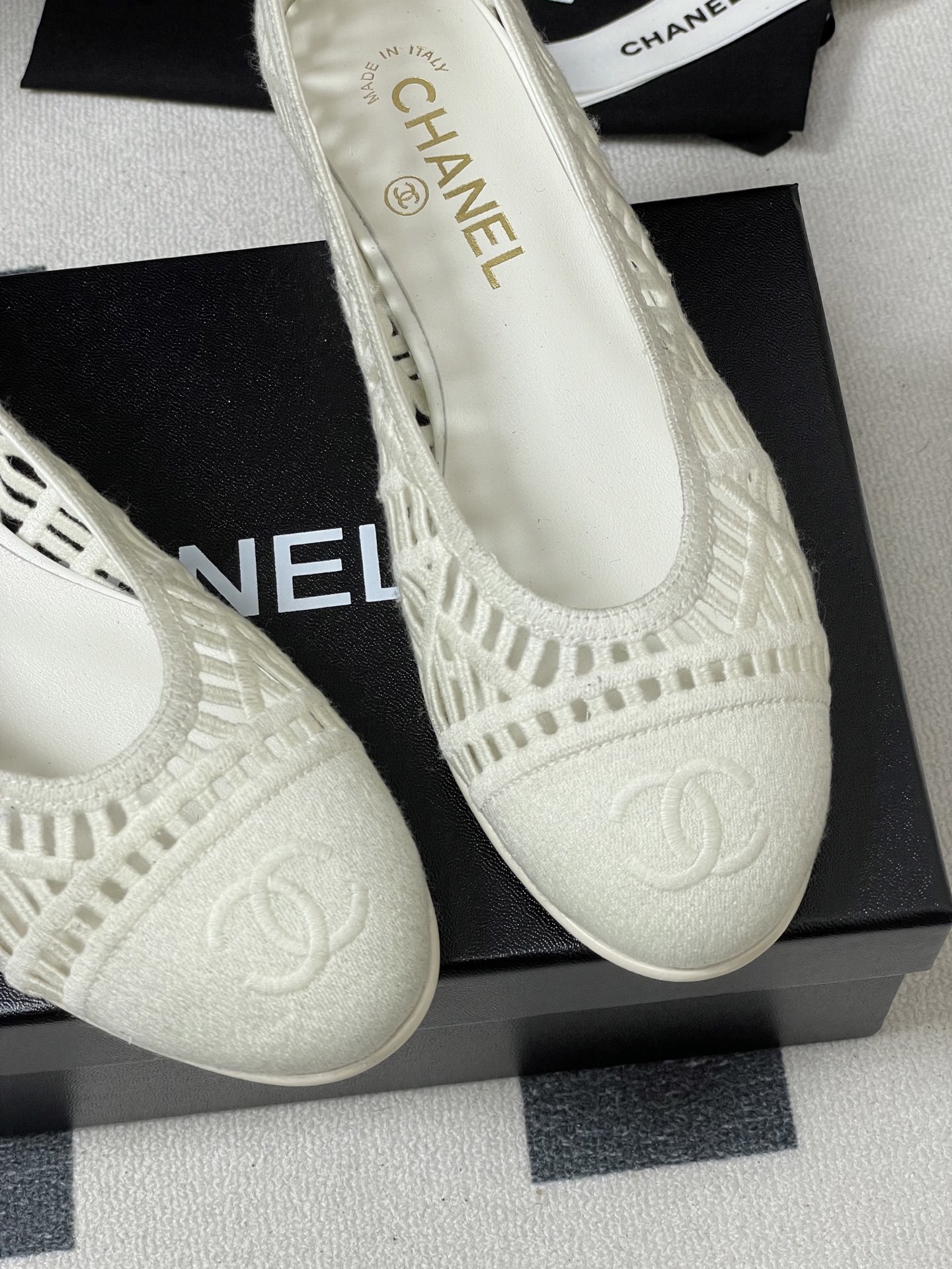 Chanel White Mesh Ballet Flats with CC Logo - Elegant Design