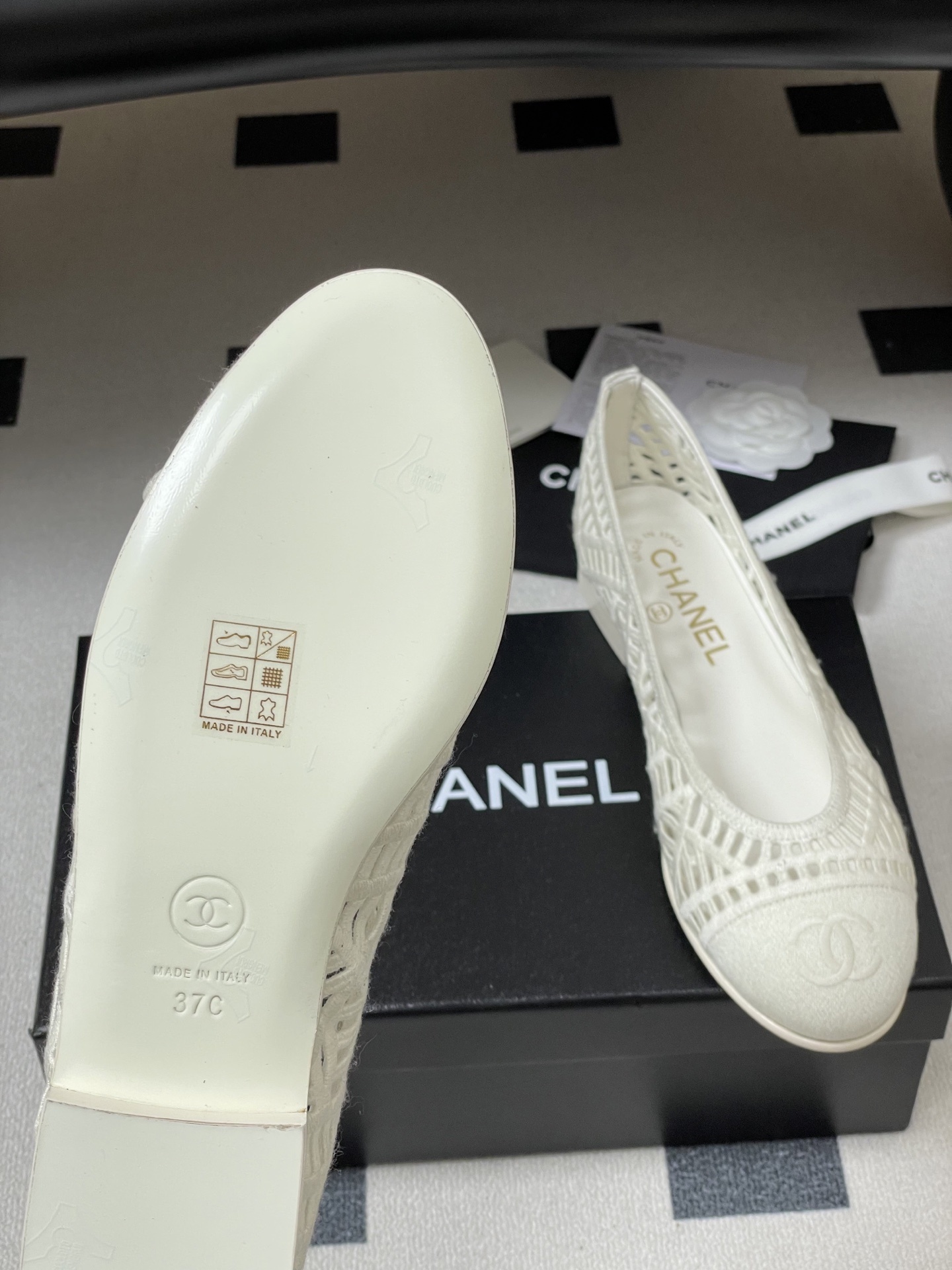 Chanel White Mesh Ballet Flats with CC Logo - Elegant Design